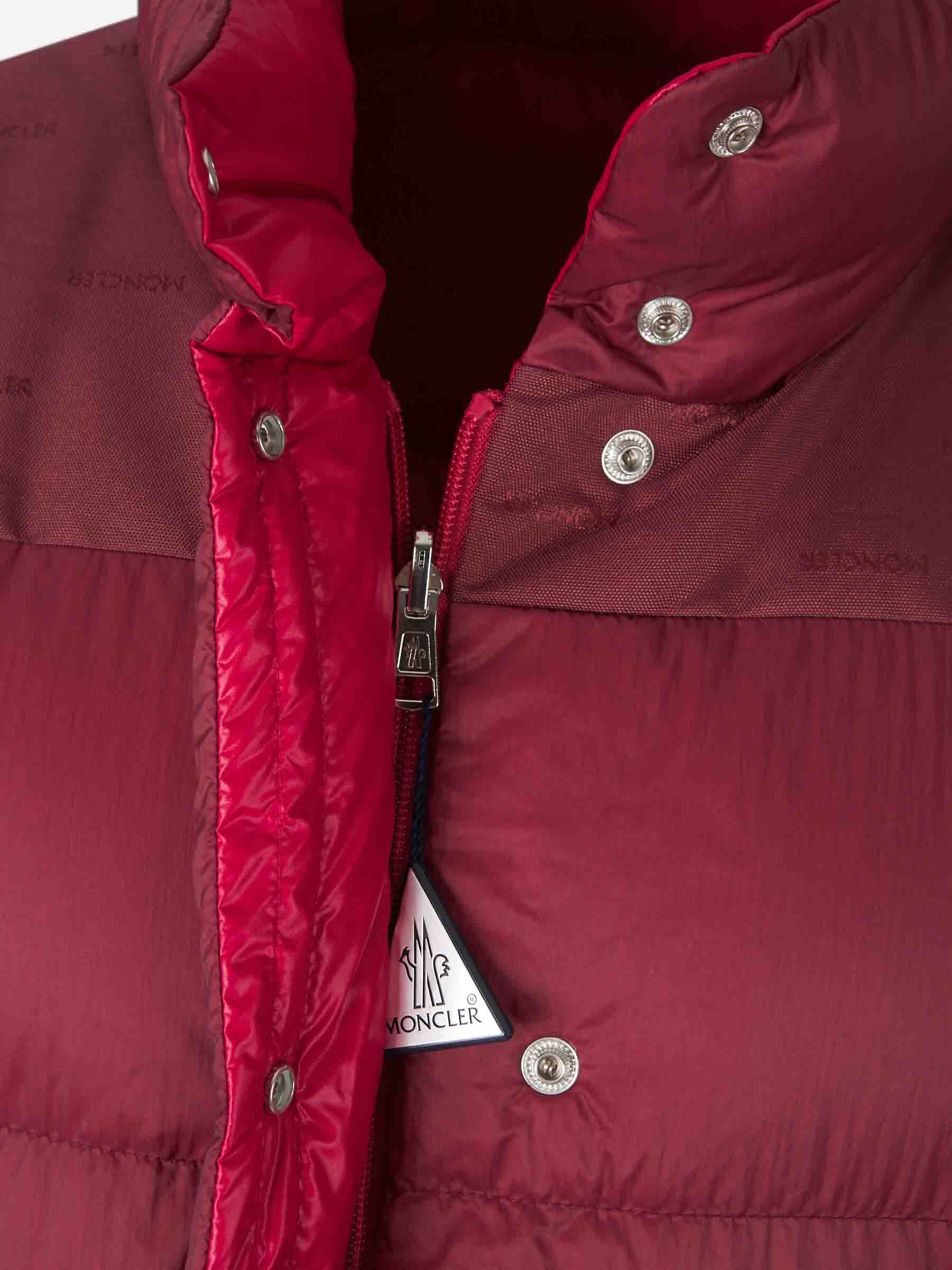 Moncler Verone Mujer Barcelona Chaqueta Acolchada Reversible color Burdeos sku 774-000506 02 - Foto 9