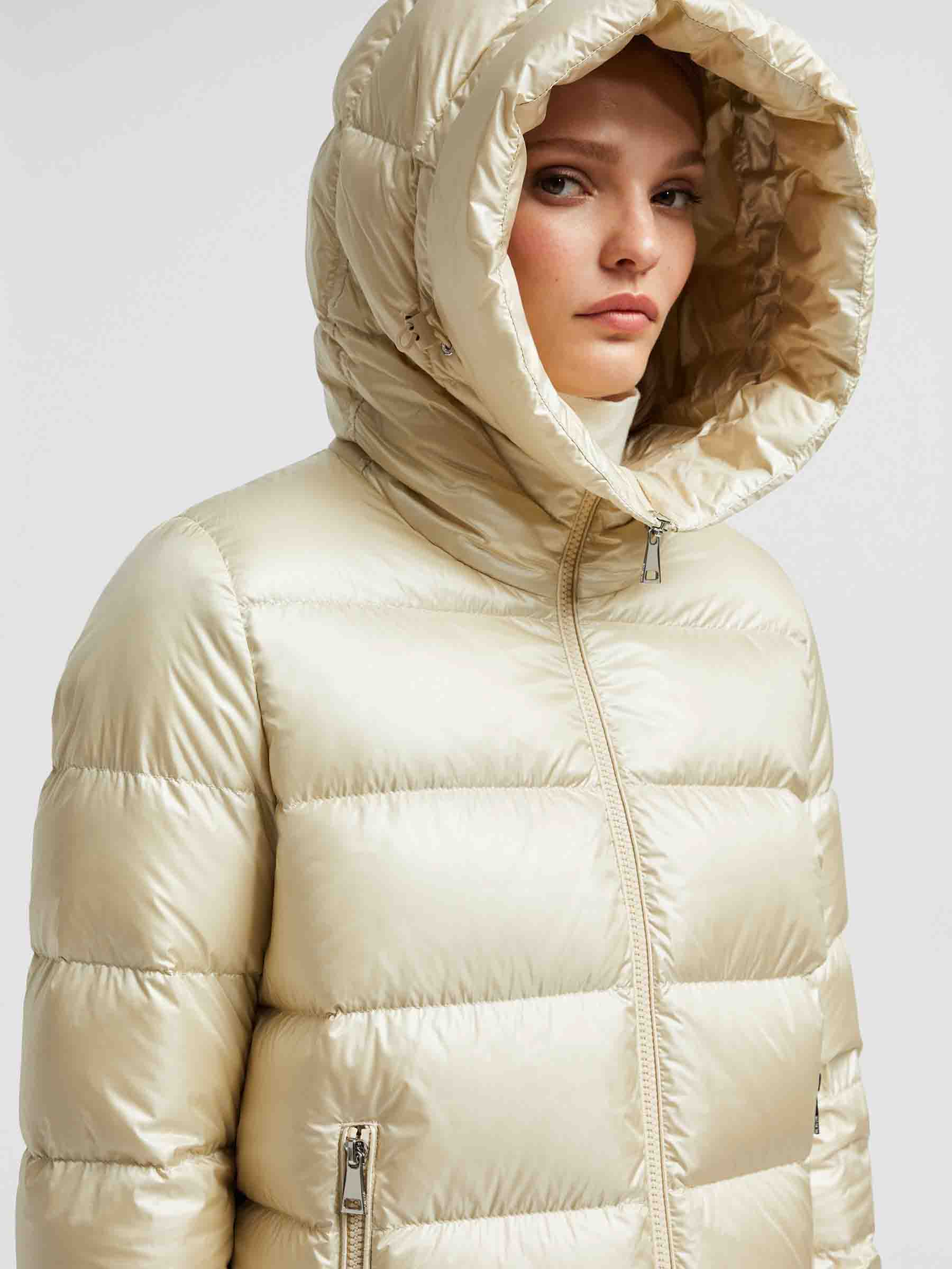 Moncler Mujer Barcelona Chaqueta Acolchada Biron color Blanco sku 774-000532 01 - Foto 6