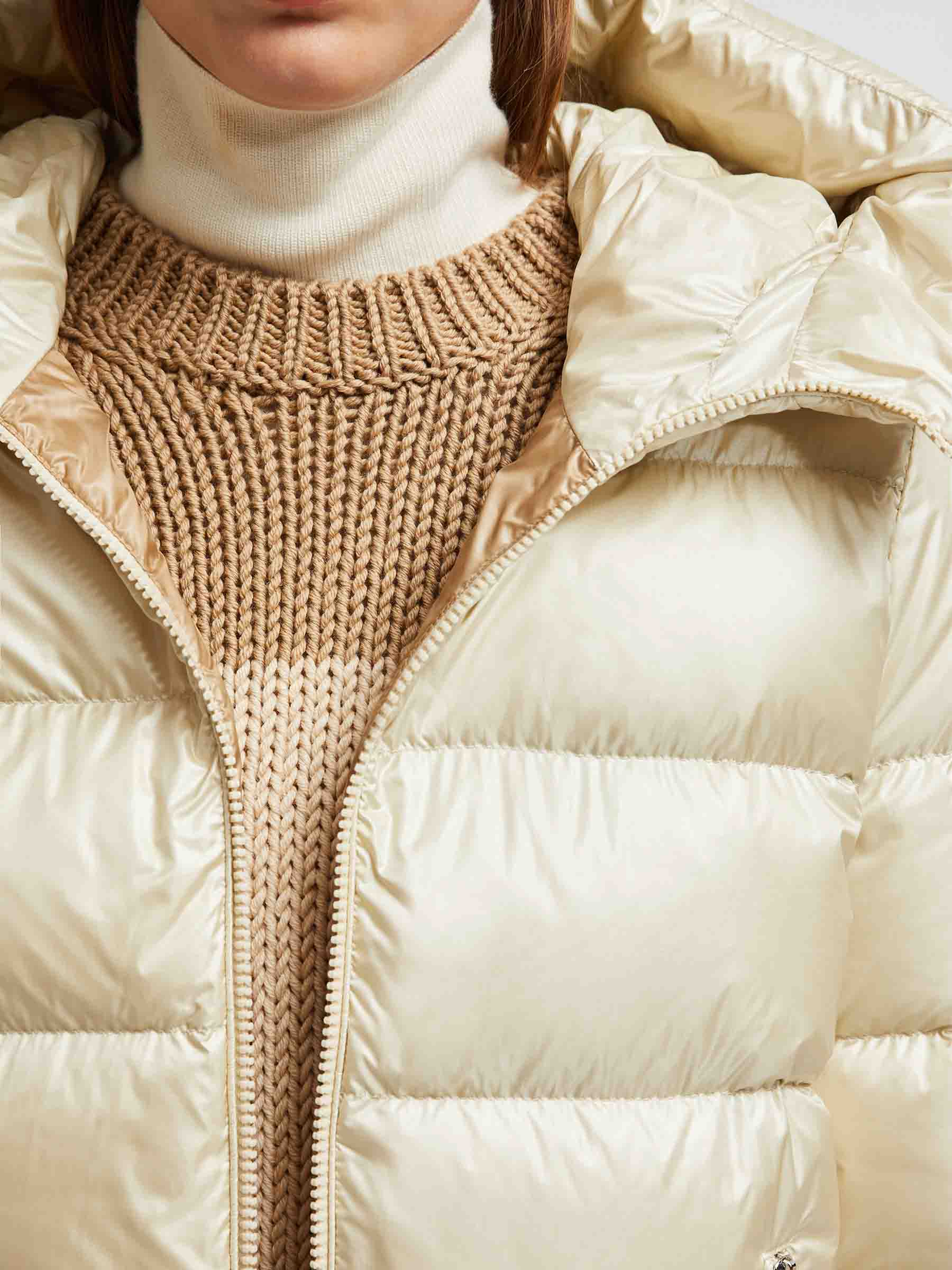 Moncler Mujer Barcelona Chaqueta Acolchada Biron color Blanco sku 774-000532 01 - Foto 7
