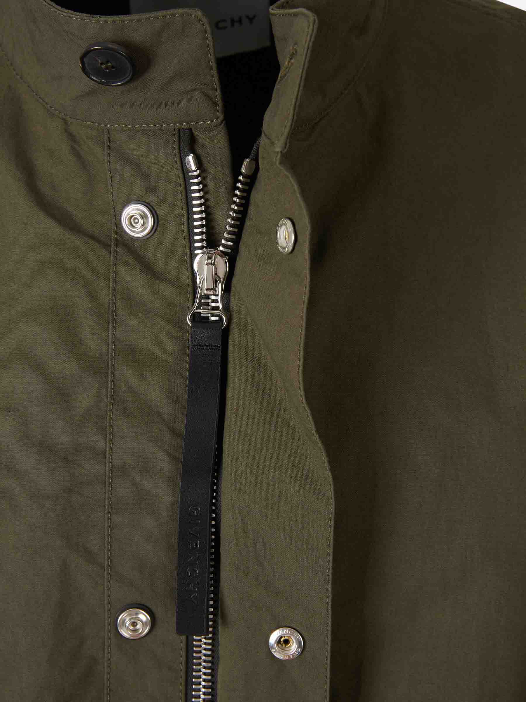 Givenchy Hombre Barcelona Parka Larga Estampado color Verde Militar sku 502-001656 01 - Foto 3