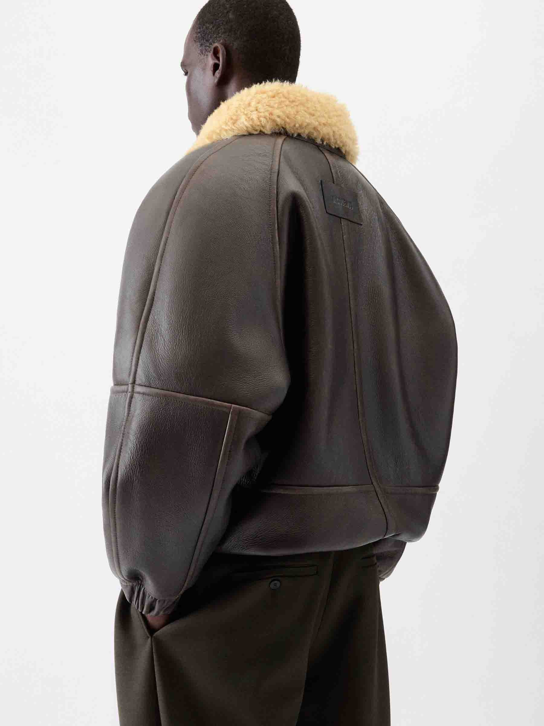Jacquemus Hombre Barcelona Chaqueta Bombay color Marrón Oscuro sku 511-000631 01 - Foto 3