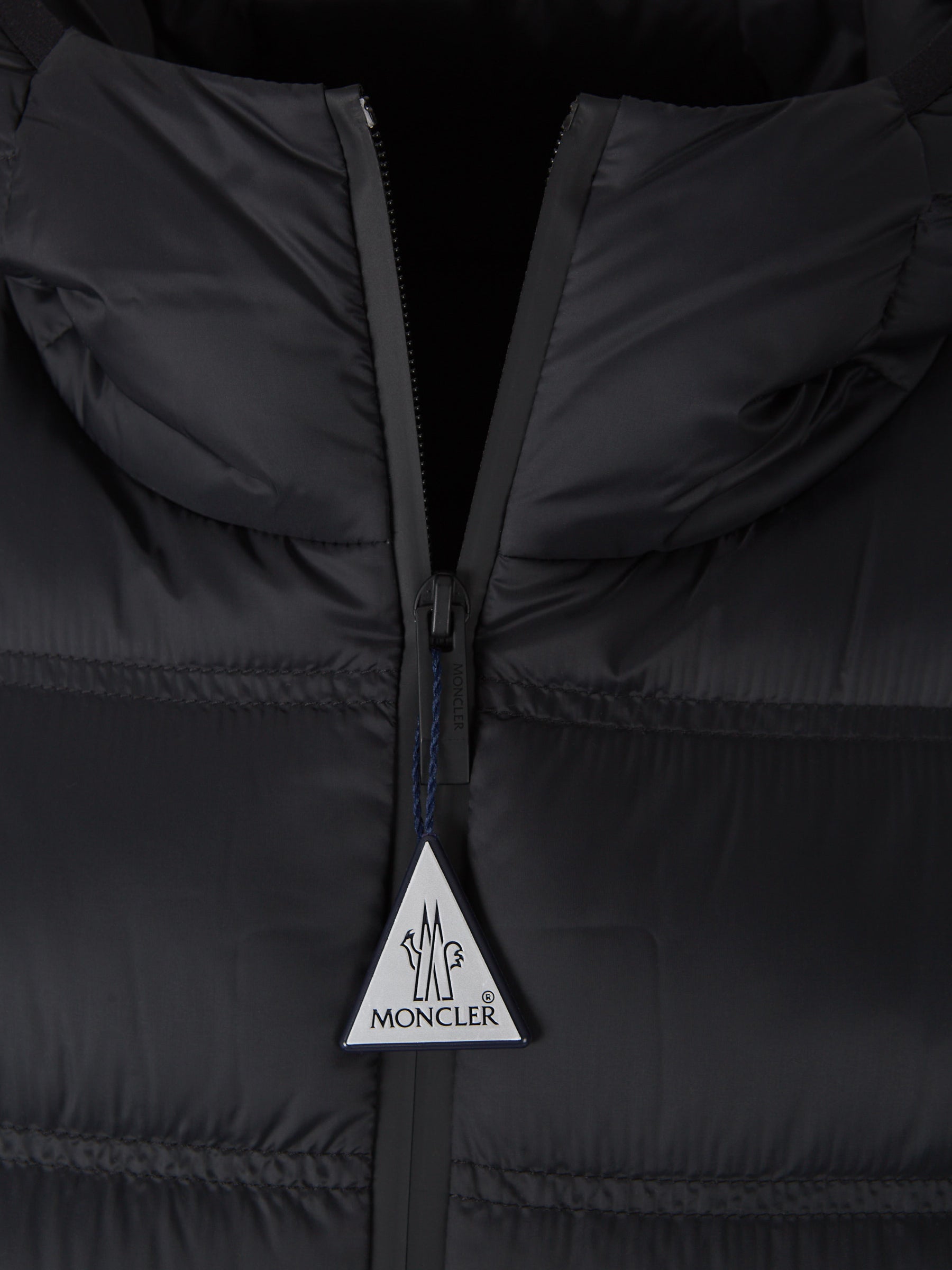 Moncler Hombre Barcelona Chaqueta Acolchada Gardy color Negro sku 512-002459 01 - Foto 4