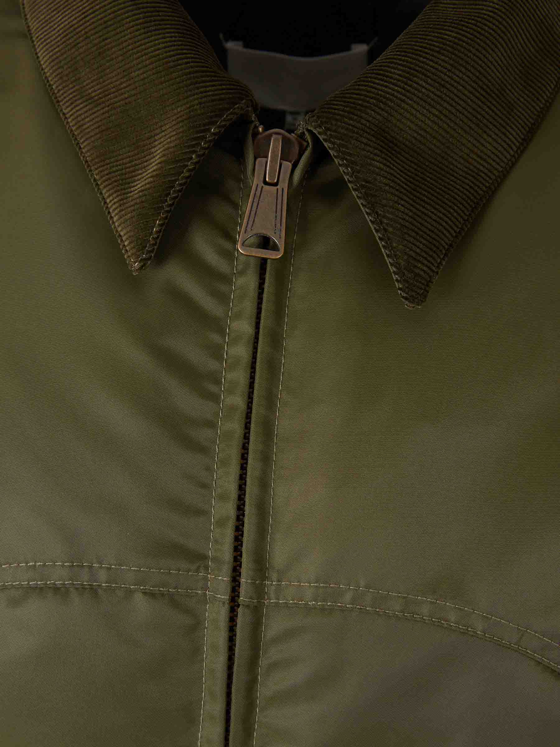 Maison Margiela Hombre Barcelona Chaqueta Técnica Bomber color Verde Militar sku 512-002594 01 - Foto 3
