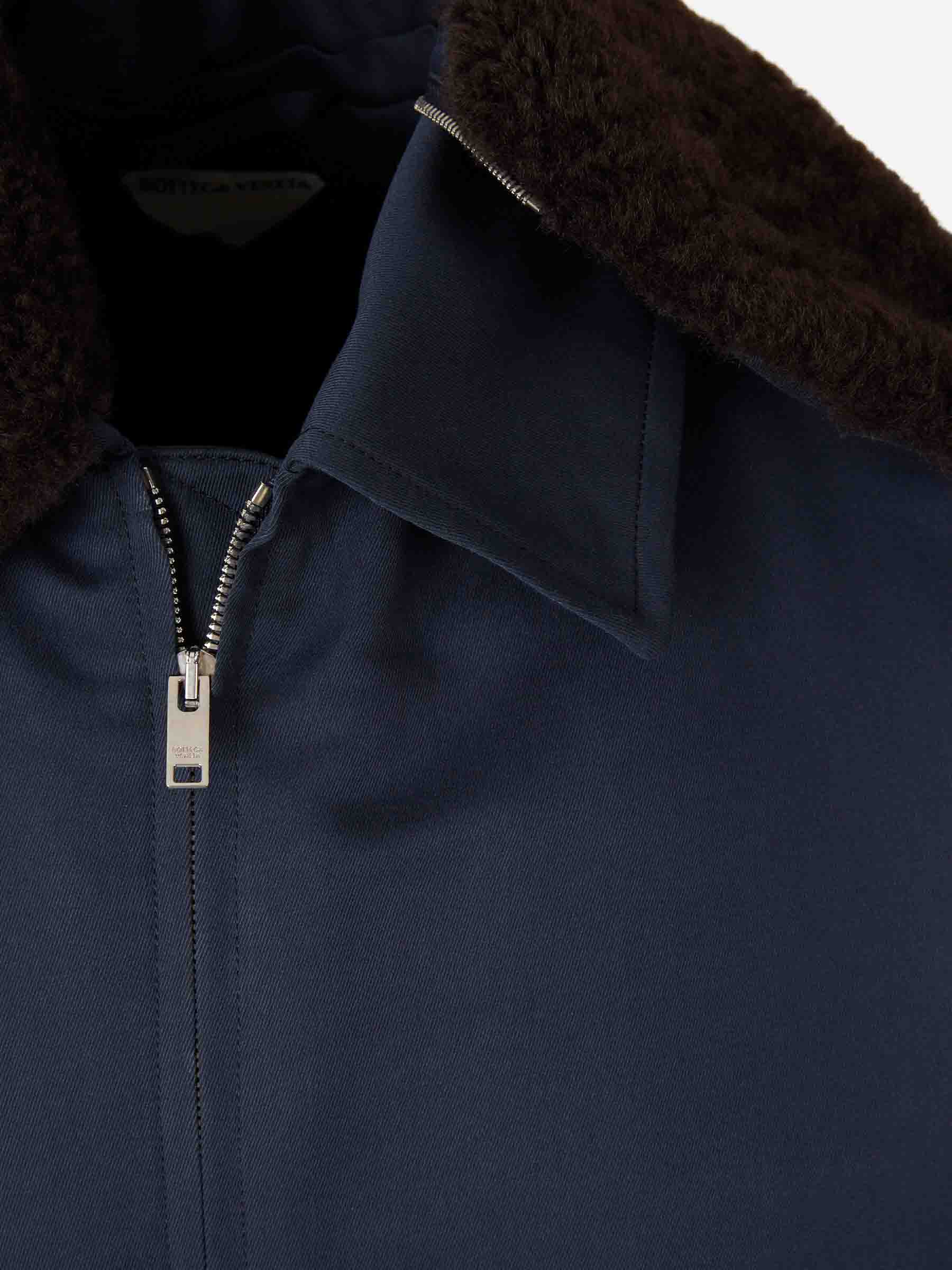 Bottega Veneta Hombre Barcelona Chaqueta Bomber Aviador color Azul Noche sku 512-002595 01 - Foto 3