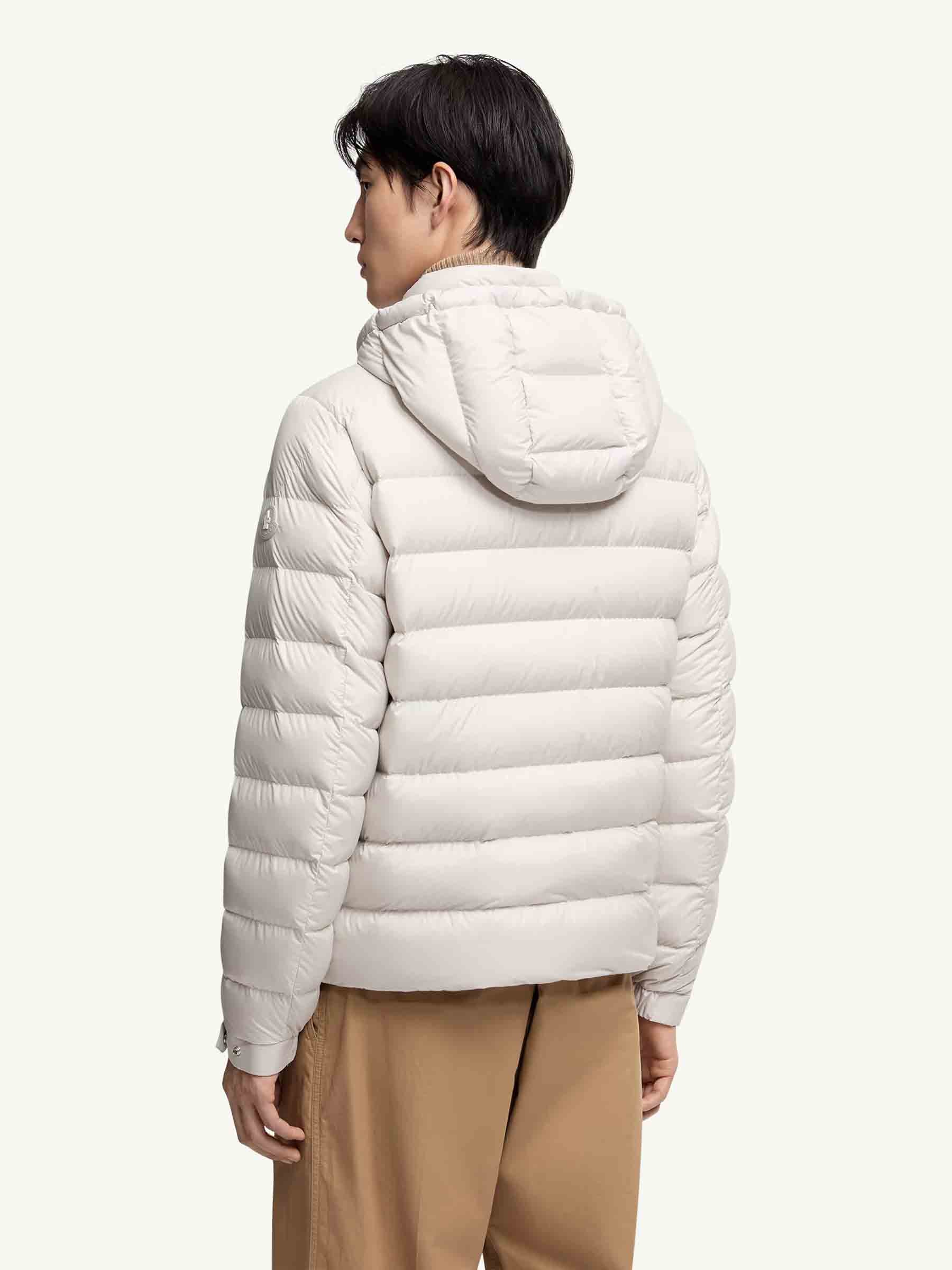 Moncler Hombre Barcelona Plumífero Corto Arneb color Gris Claro sku 512-002619 01 - Foto 3