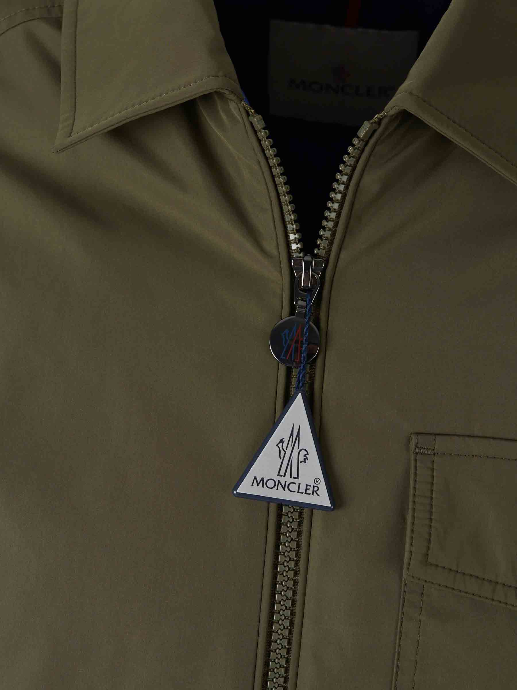 Moncler Hombre Barcelona Chaqueta Acolchada Vigeon color Verde Militar sku 512-002625 01 - Foto 3