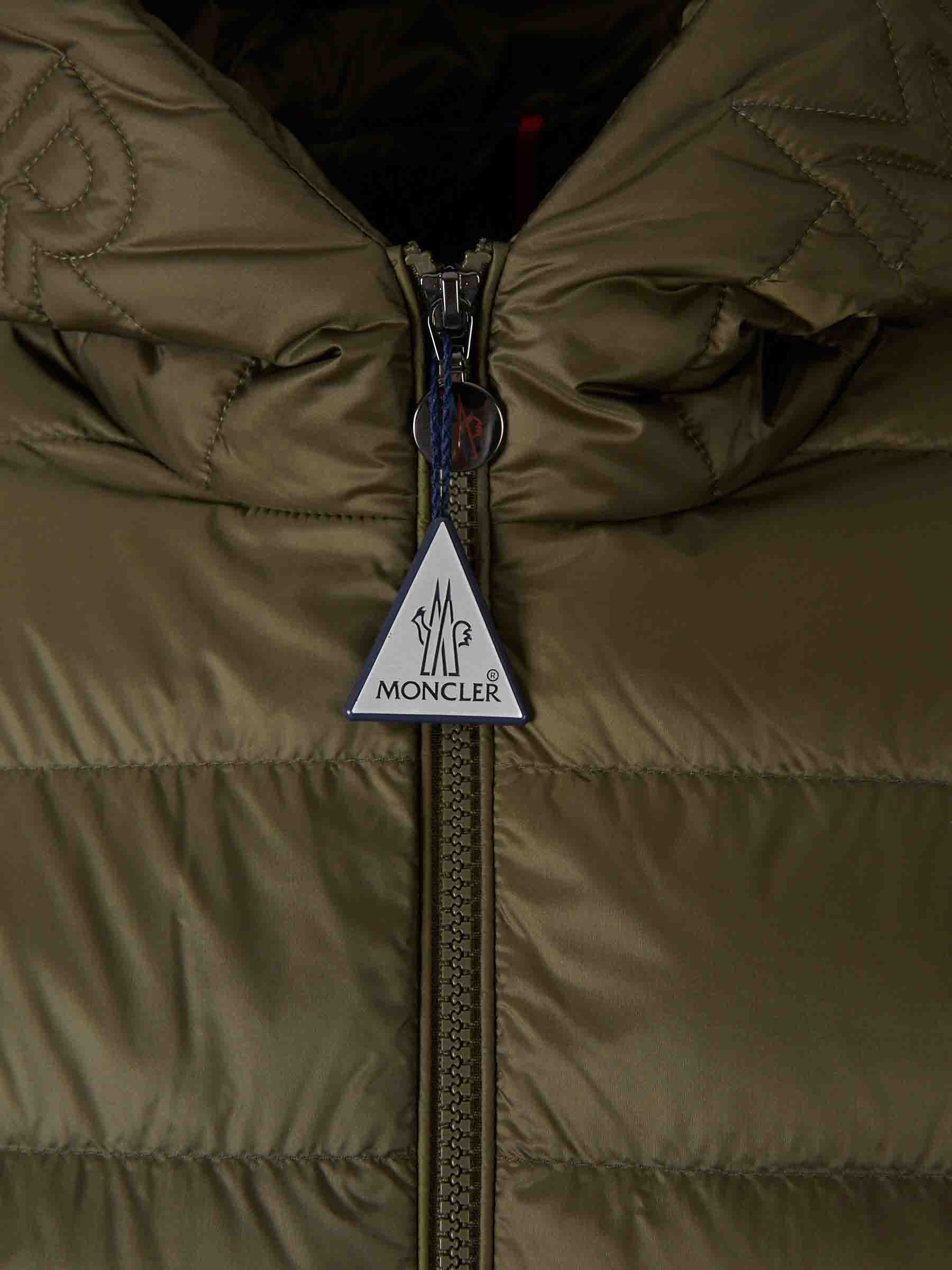 Moncler Hombre Barcelona Plumífero Corto Najan color Verde Militar sku 512-002626 02 - Foto 4