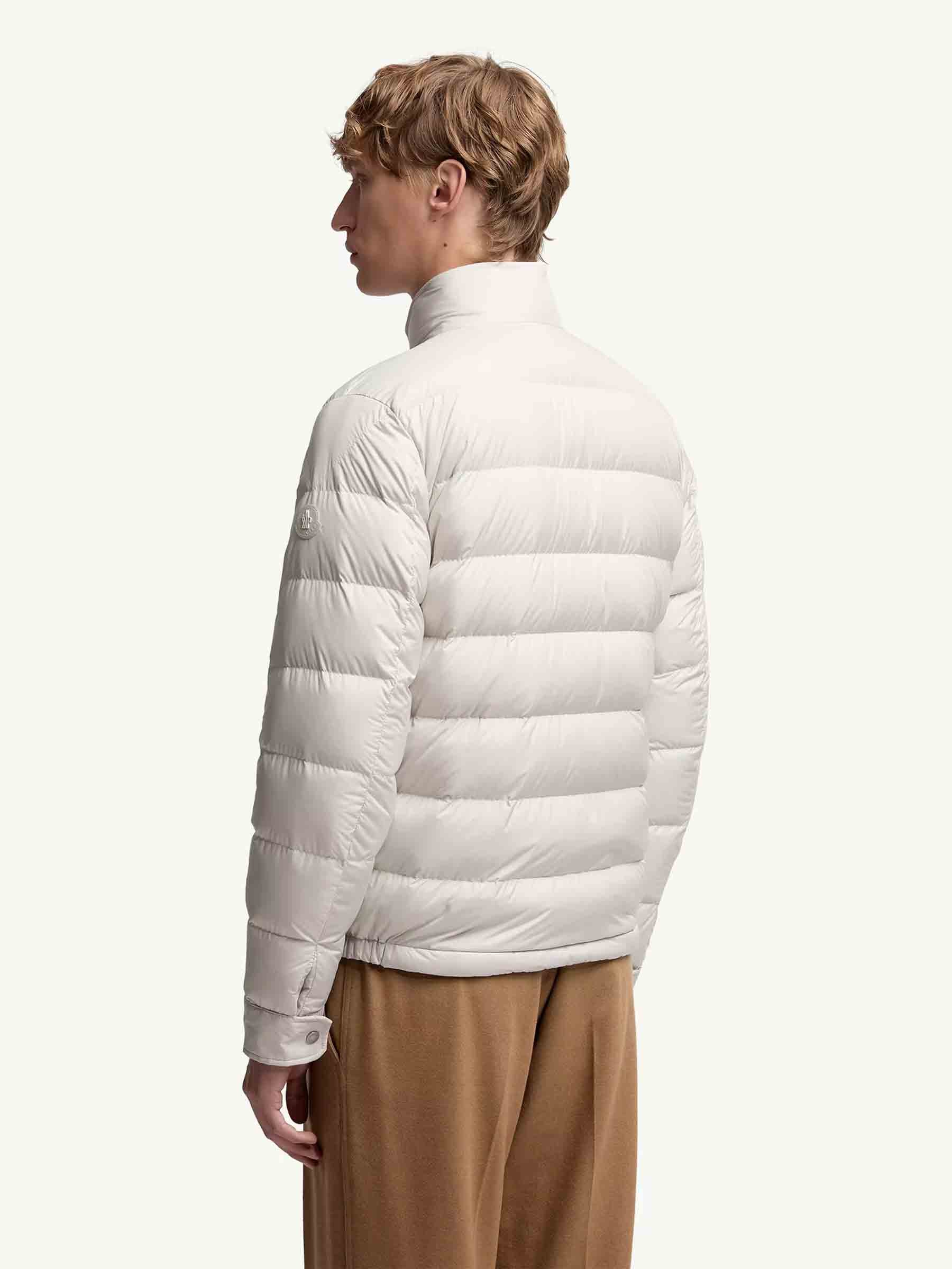 Moncler Hombre Barcelona Plumífero Corto Phrier color Marfil sku 512-002650 01 - Foto 3