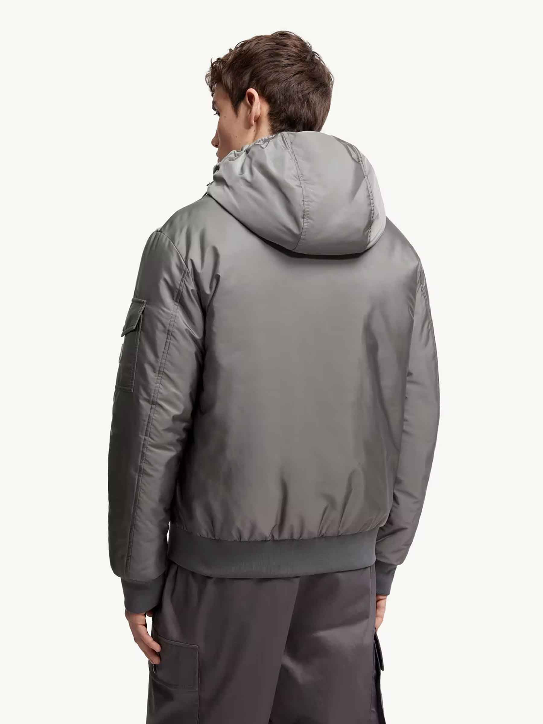 Moncler Hombre Barcelona Plumífero Corto Poiliot color Gris sku 512-002656 01 - Foto 3