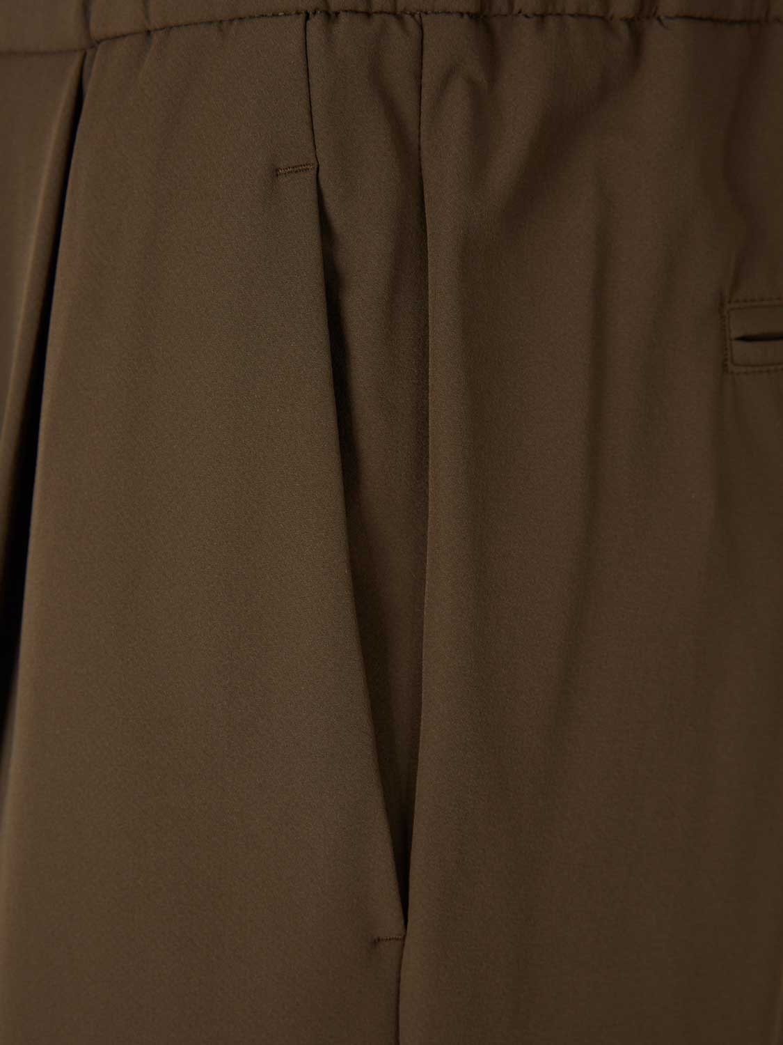 Herno Hombre Barcelona Pantalones Casual Técnicos color Verde Militar sku 521-003346 02 - Foto 3