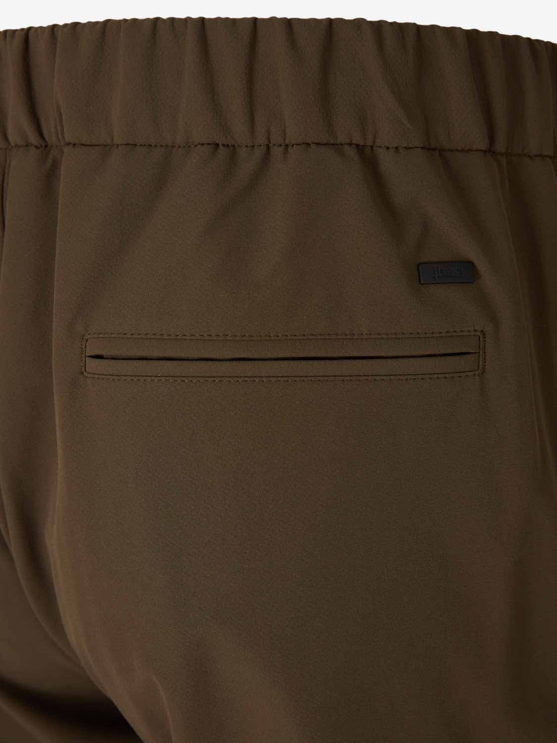 Herno Hombre Barcelona Pantalones Casual Técnicos color Verde Militar sku 521-003346 02 - Foto 4