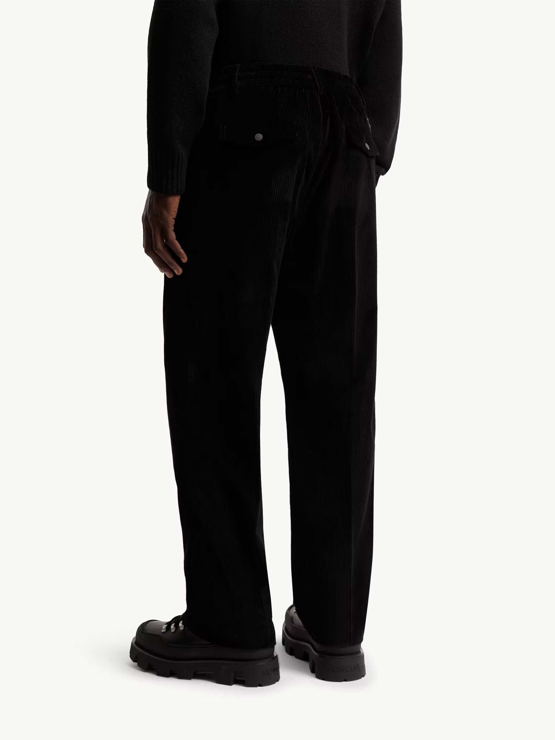 Moncler Hombre Barcelona Pantalones Pana color Negro sku 521-003418 01 - Foto 3