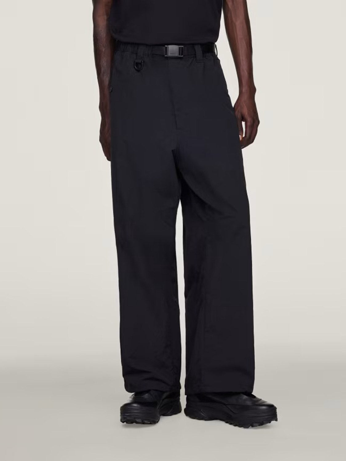 Adidas Y-3 Hombre Barcelona Pantalón Nylon color Negro sku 521-003463 01 - Foto 3