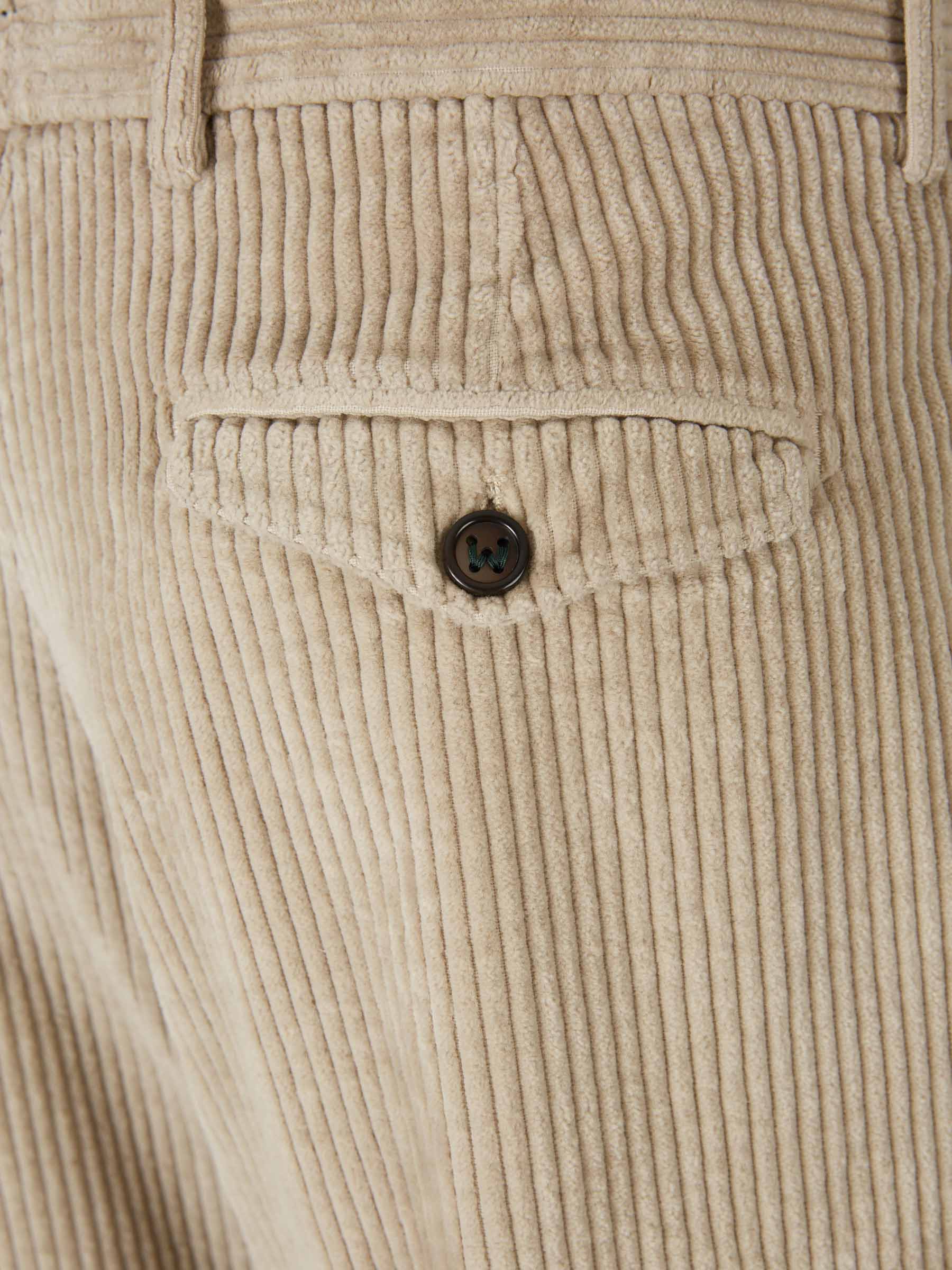 Berwich Hombre Barcelona Pantalones Pana Rectos color Beige sku 521-003489 01 - Foto 4