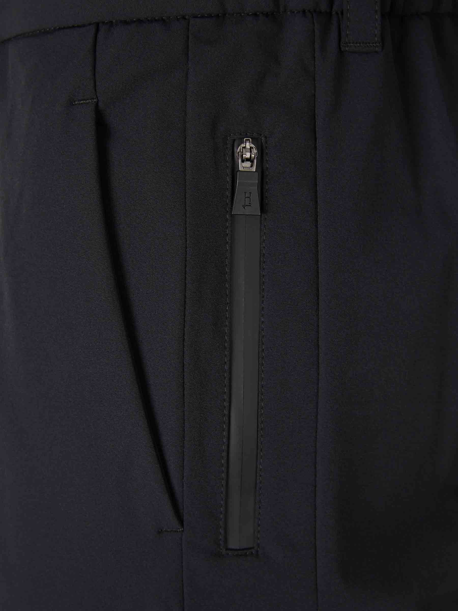 Herno Hombre Barcelona Pantalones Cargo color Negro sku 521-003524 01 - Foto 4