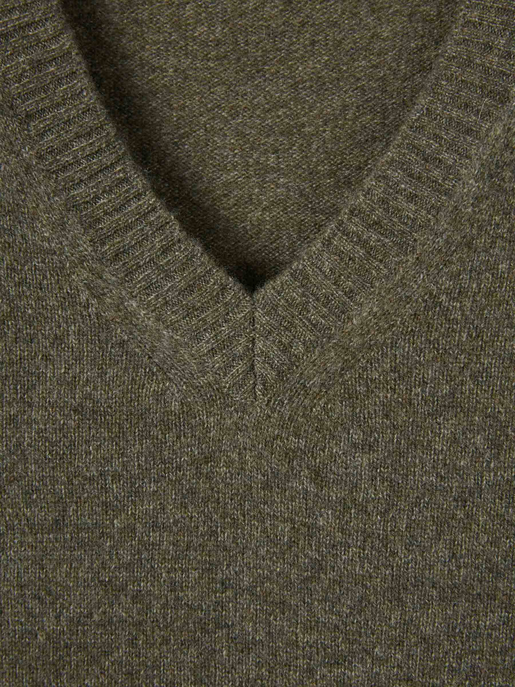 Santa Eulalia Hombre Barcelona Jersey Cuello Pico color Verde Oscuro sku 542-002519 02 - Foto 3