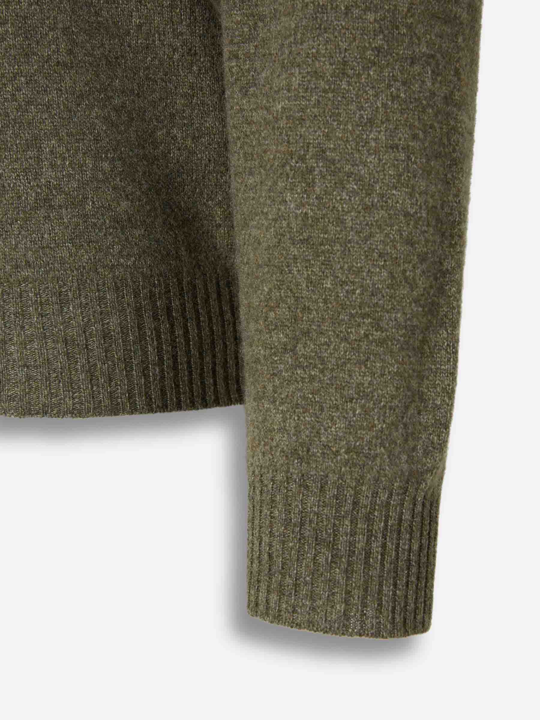 Santa Eulalia Hombre Barcelona Jersey Cuello Pico color Verde Oscuro sku 542-002519 02 - Foto 4