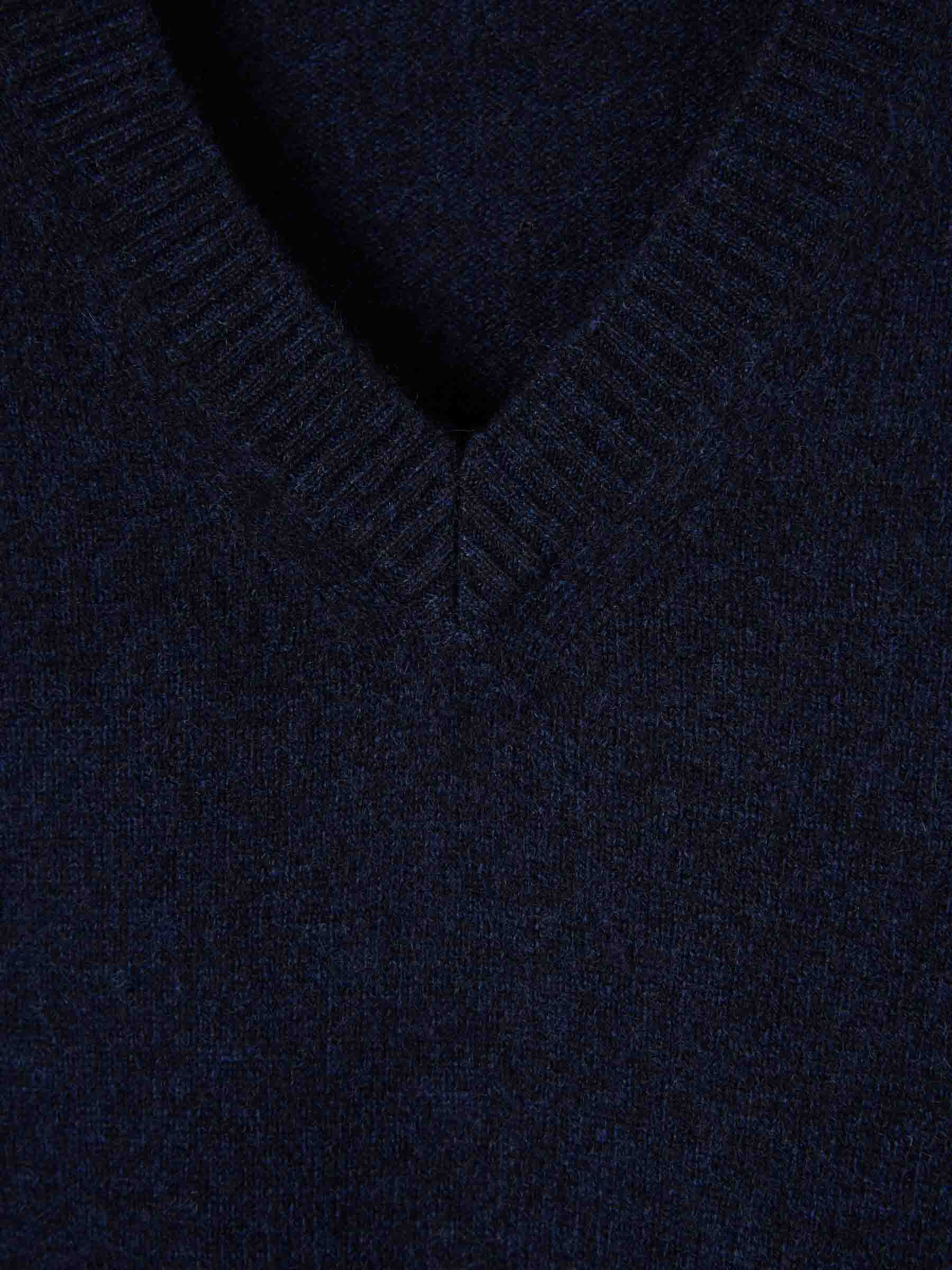 Santa Eulalia Hombre Barcelona Jersey Cuello Pico color Azul Noche sku 542-002519 03 - Foto 3