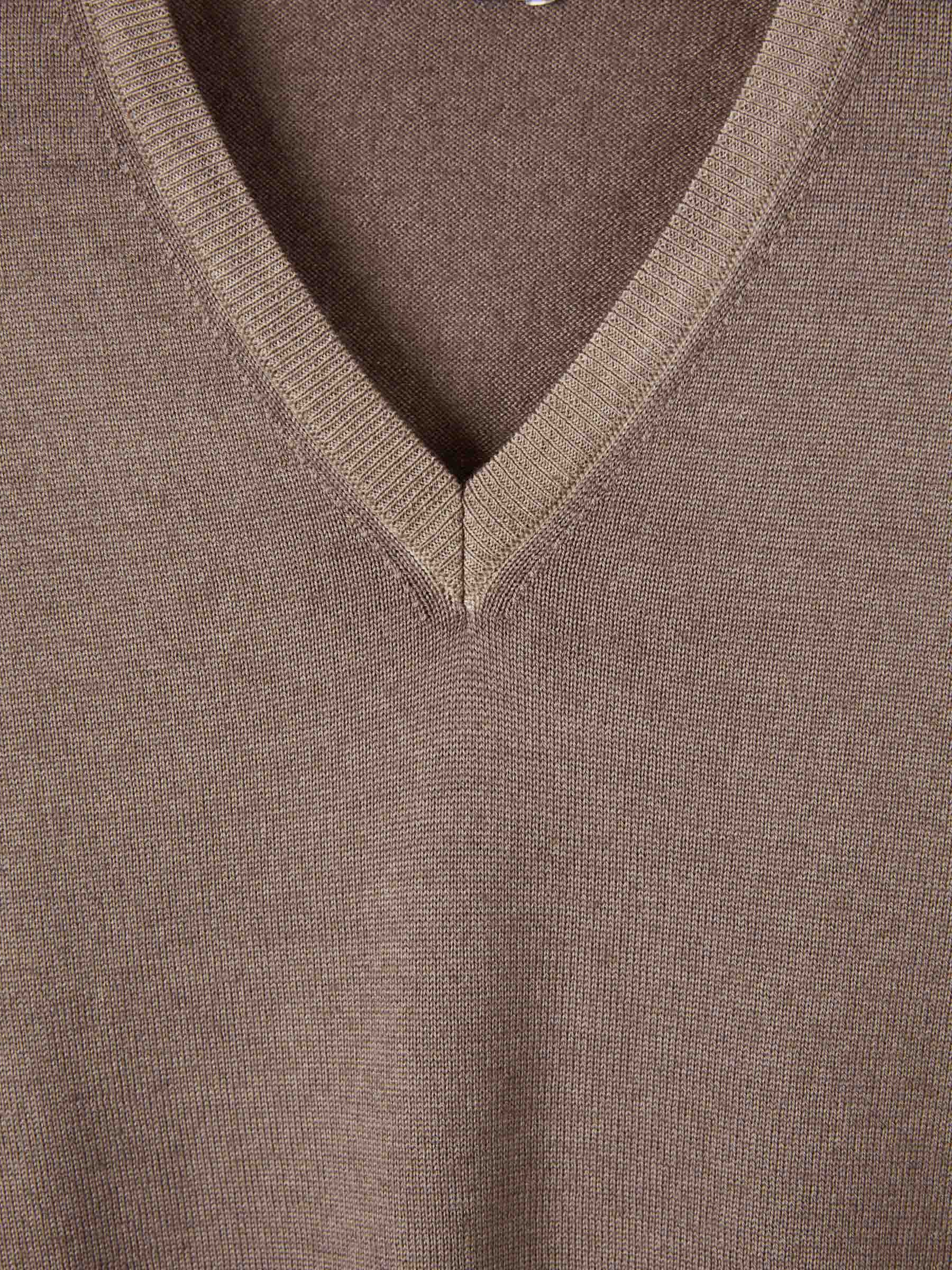 Santa Eulalia Hombre Barcelona Jersey Cuello Pico color Marrón sku 542-002555 01 - Foto 3