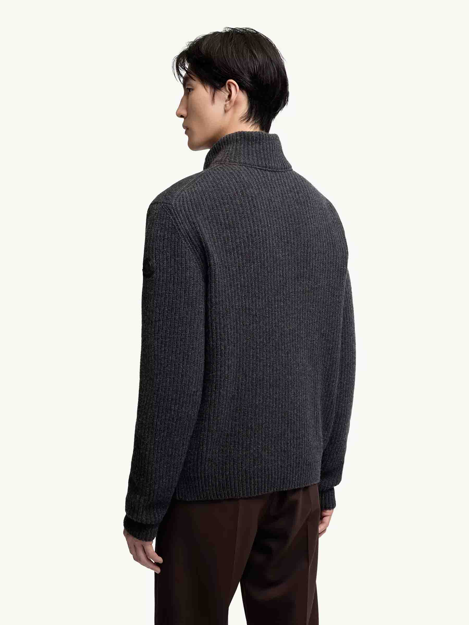 Moncler Hombre Barcelona Cárdigan Cremallera Acolchado color Gris Oscuro sku 543-001044 01 - Foto 3