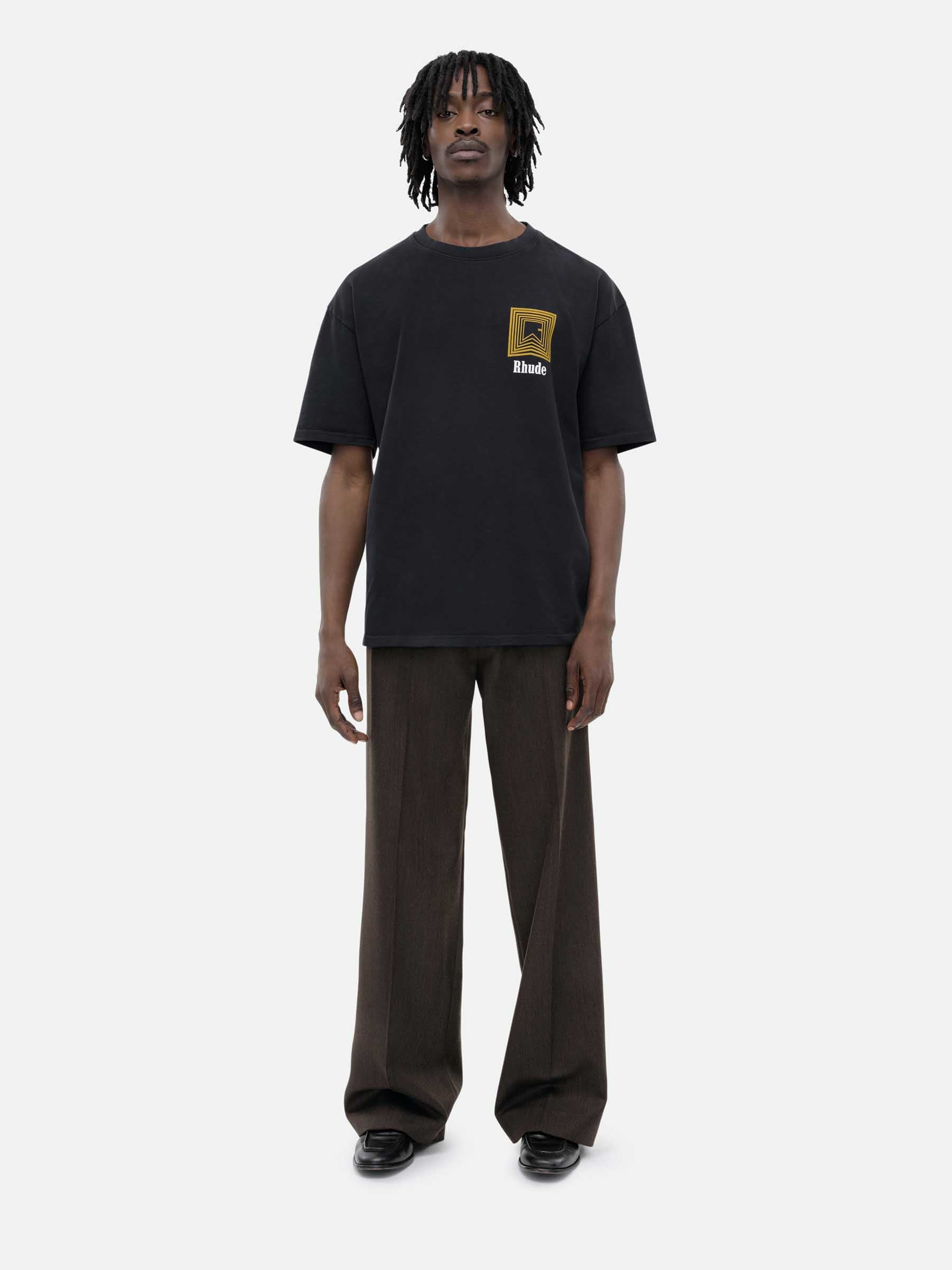 Rhude Hombre Barcelona Camiseta Logo Chevron color Negro sku 553-003952 00 - Foto 2