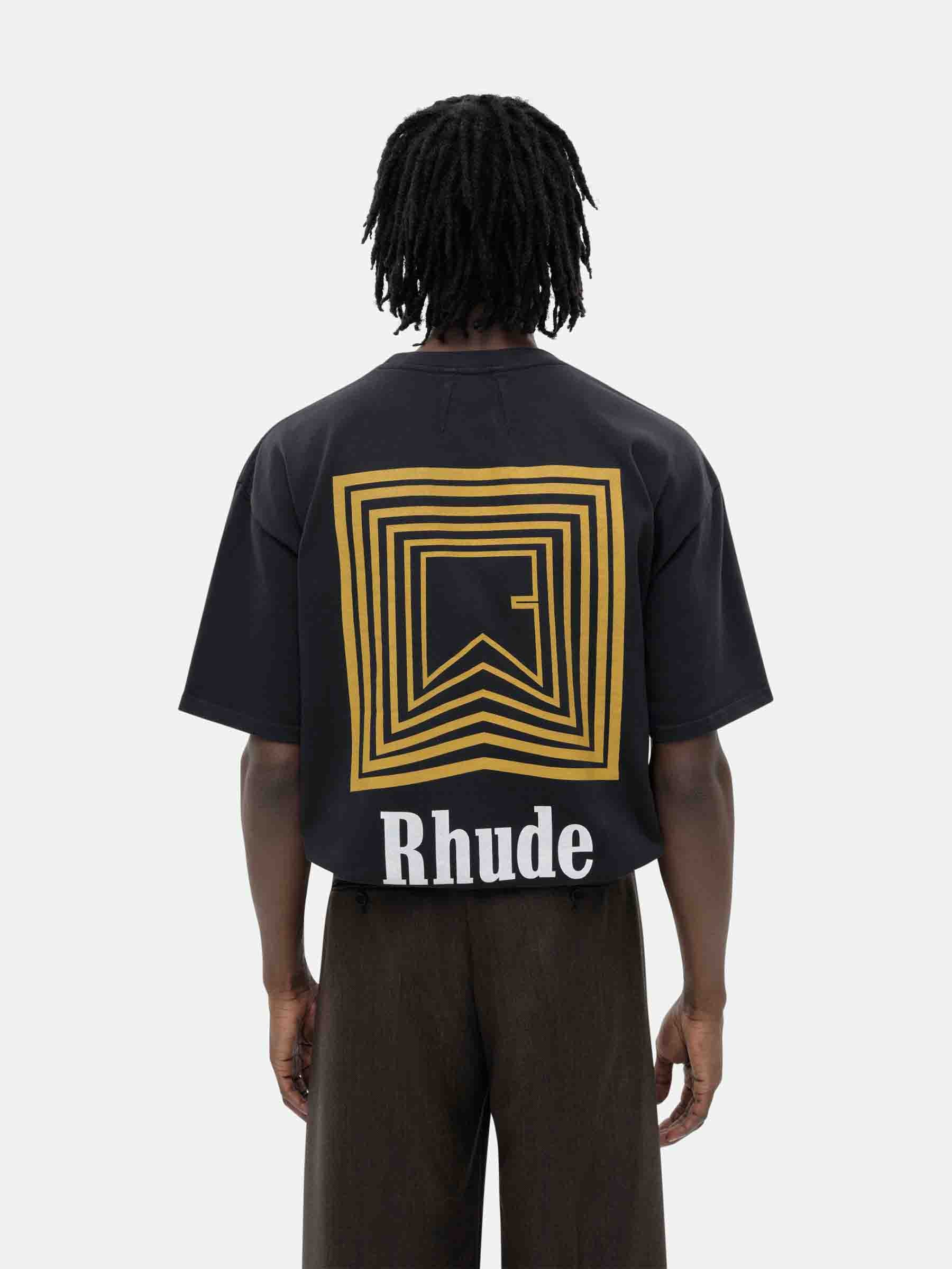 Rhude Hombre Barcelona Camiseta Logo Chevron color Negro sku 553-003952 00 - Foto 6