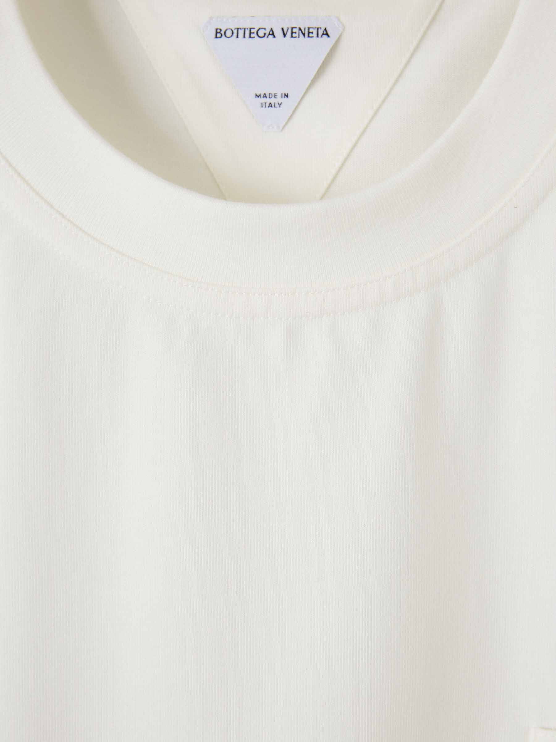 Bottega Veneta Hombre Barcelona Camiseta Bolsillo Parche color Blanco sku 553-004300 01 - Foto 3