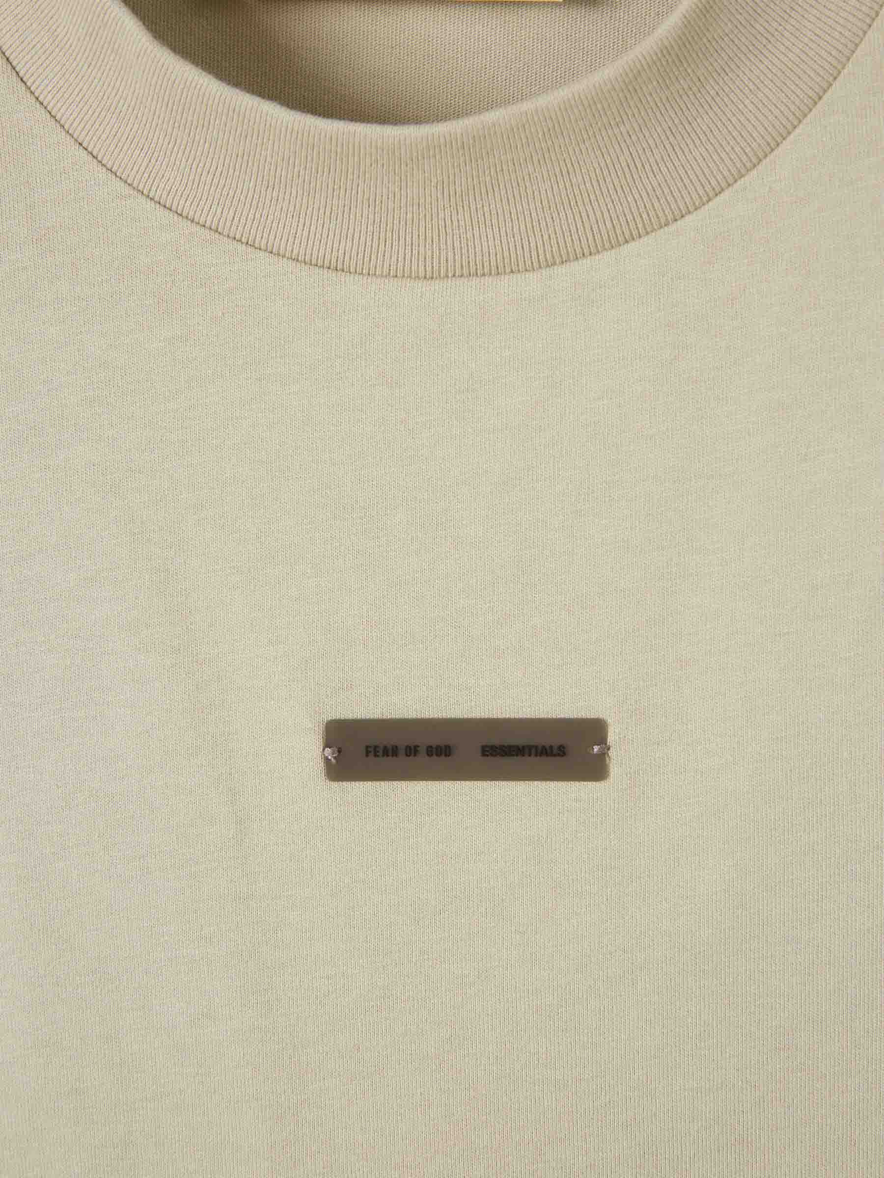 Fear of God Essentials Hombre Barcelona Camiseta Cuello Redondo color Gris Piedra sku 553-004403 01 - Foto 3