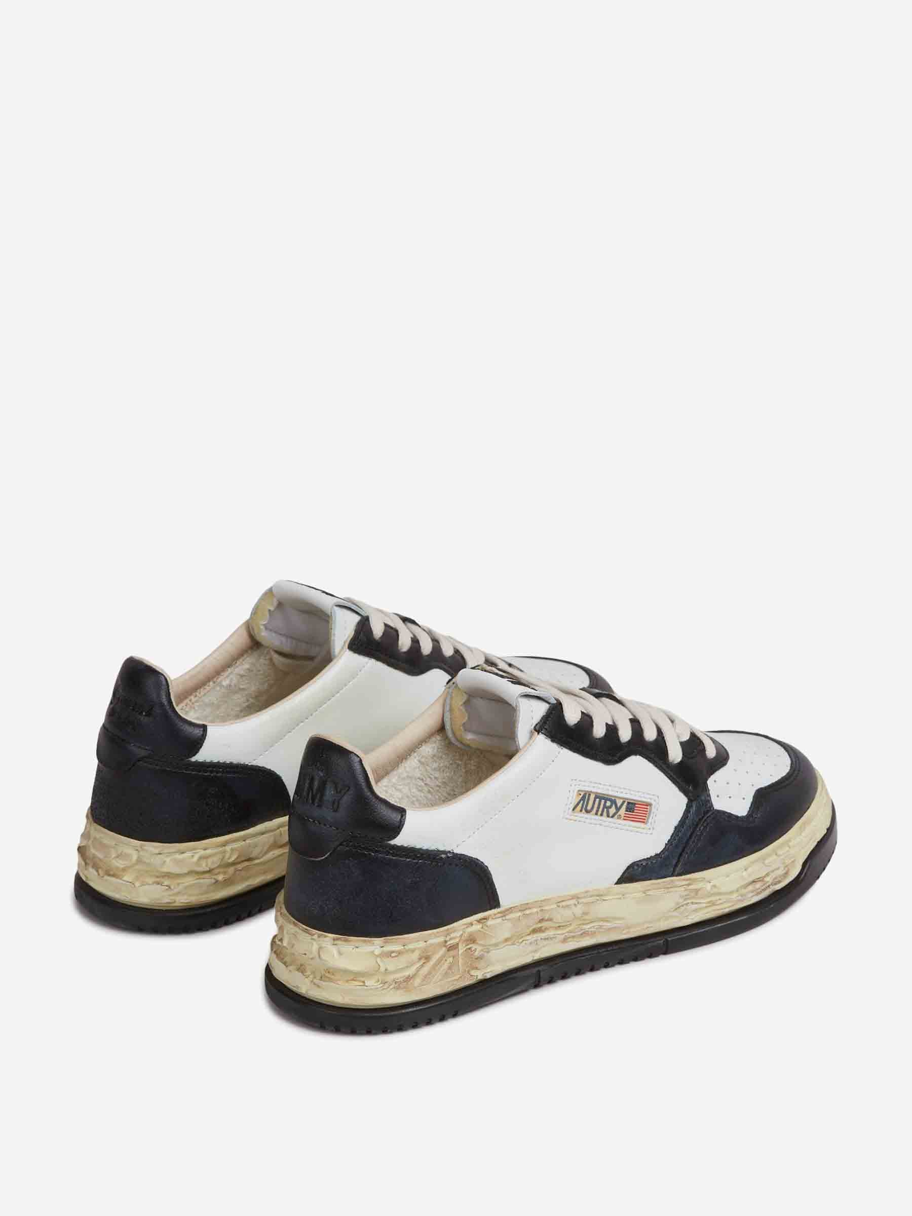 Autry Hombre Barcelona Sneakers Supervint Low x MMY color Blanco Y Negro sku 616-003144 03 - Foto 3