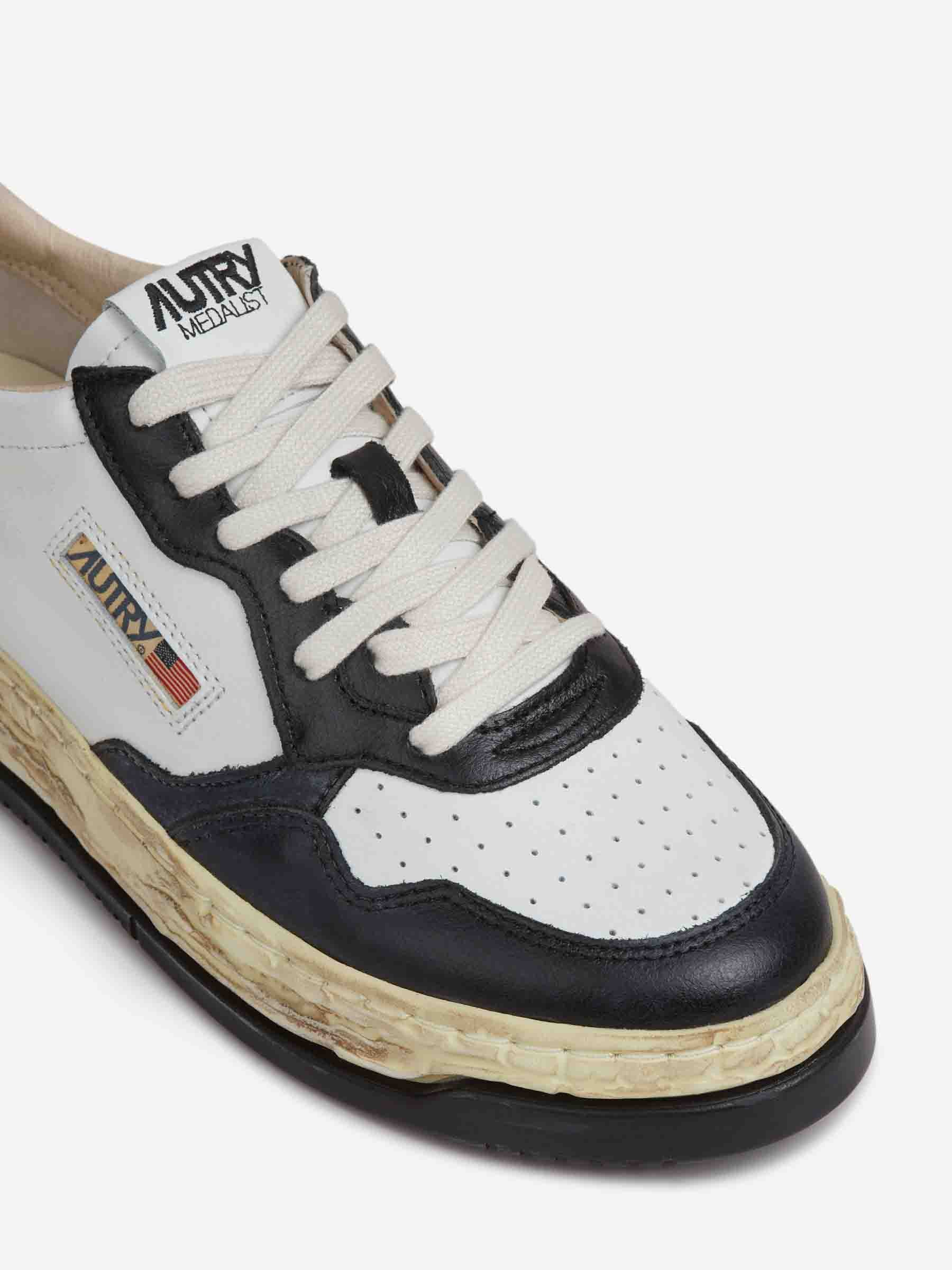 Autry Hombre Barcelona Sneakers Supervint Low x MMY color Blanco Y Negro sku 616-003144 03 - Foto 5