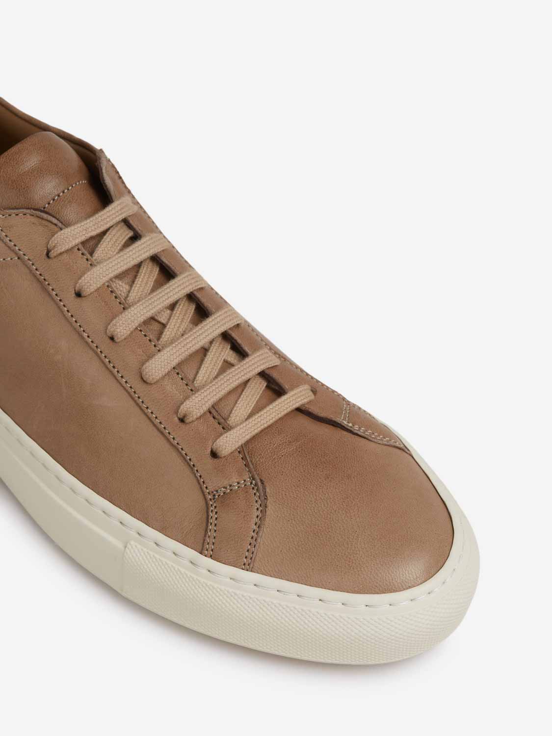 Common Projects Hombre Barcelona Sneakers Achilles color Taupe sku 616-003159 02 - Foto 5