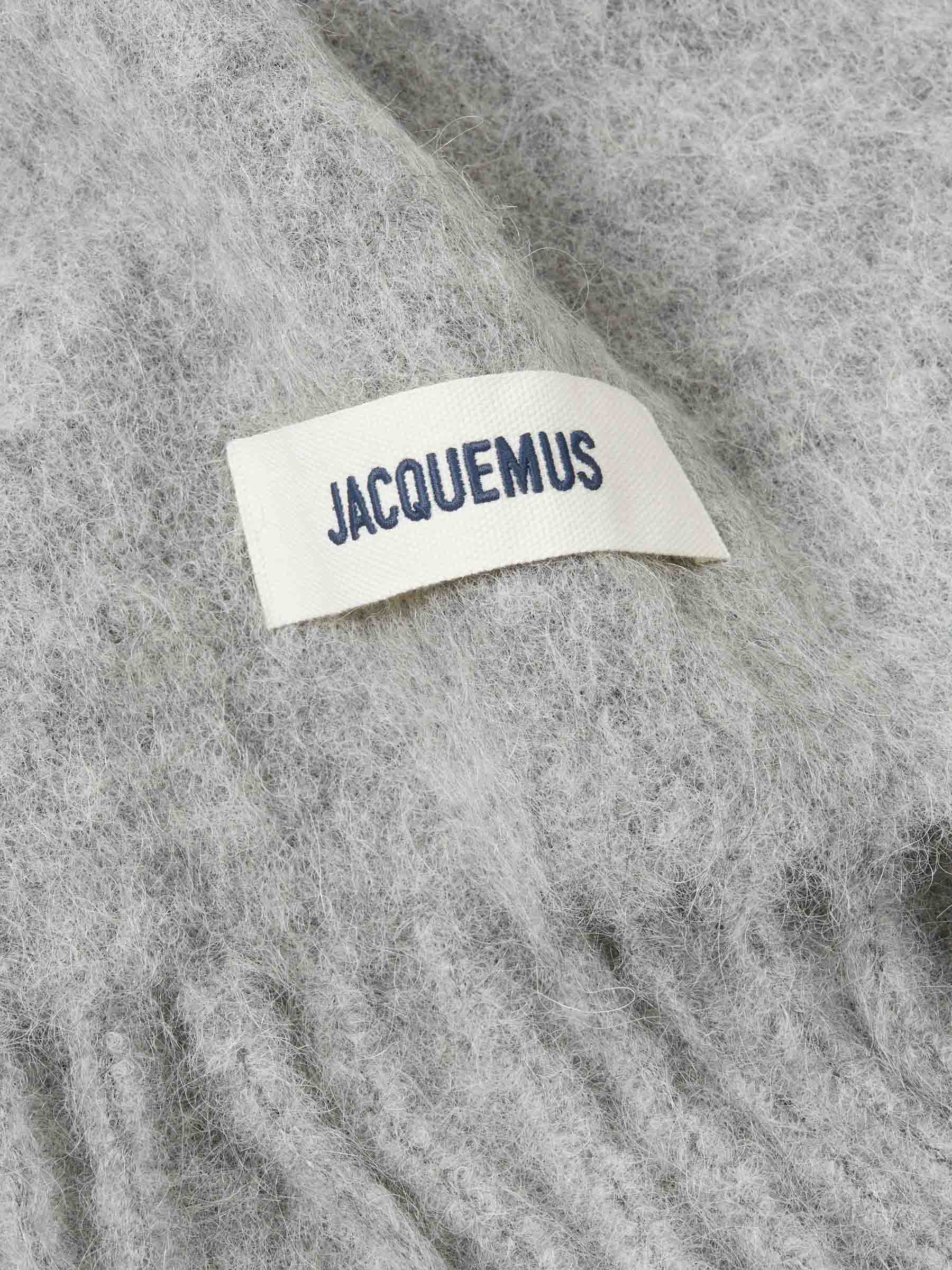 Jacquemus Hombre Barcelona Bufanda L'Echarpe Carro color Gris sku 630-001472 04 - Foto 3