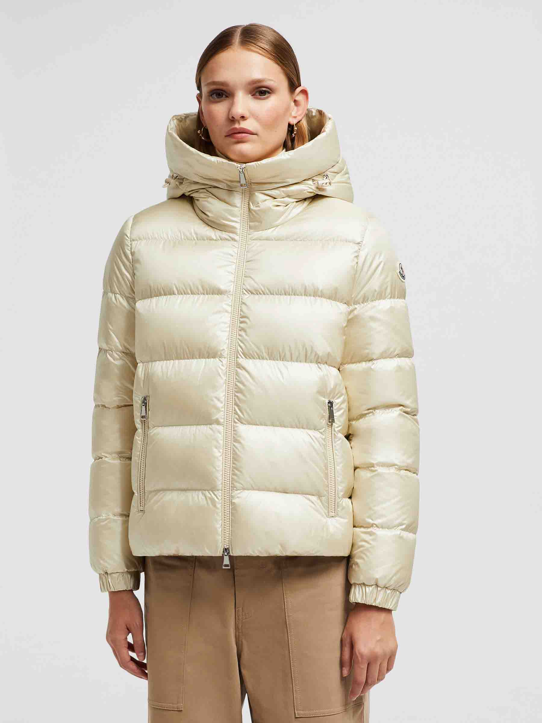Moncler Mujer Barcelona Chaqueta Acolchada Biron color Blanco sku 774-000532 01 - Foto 2