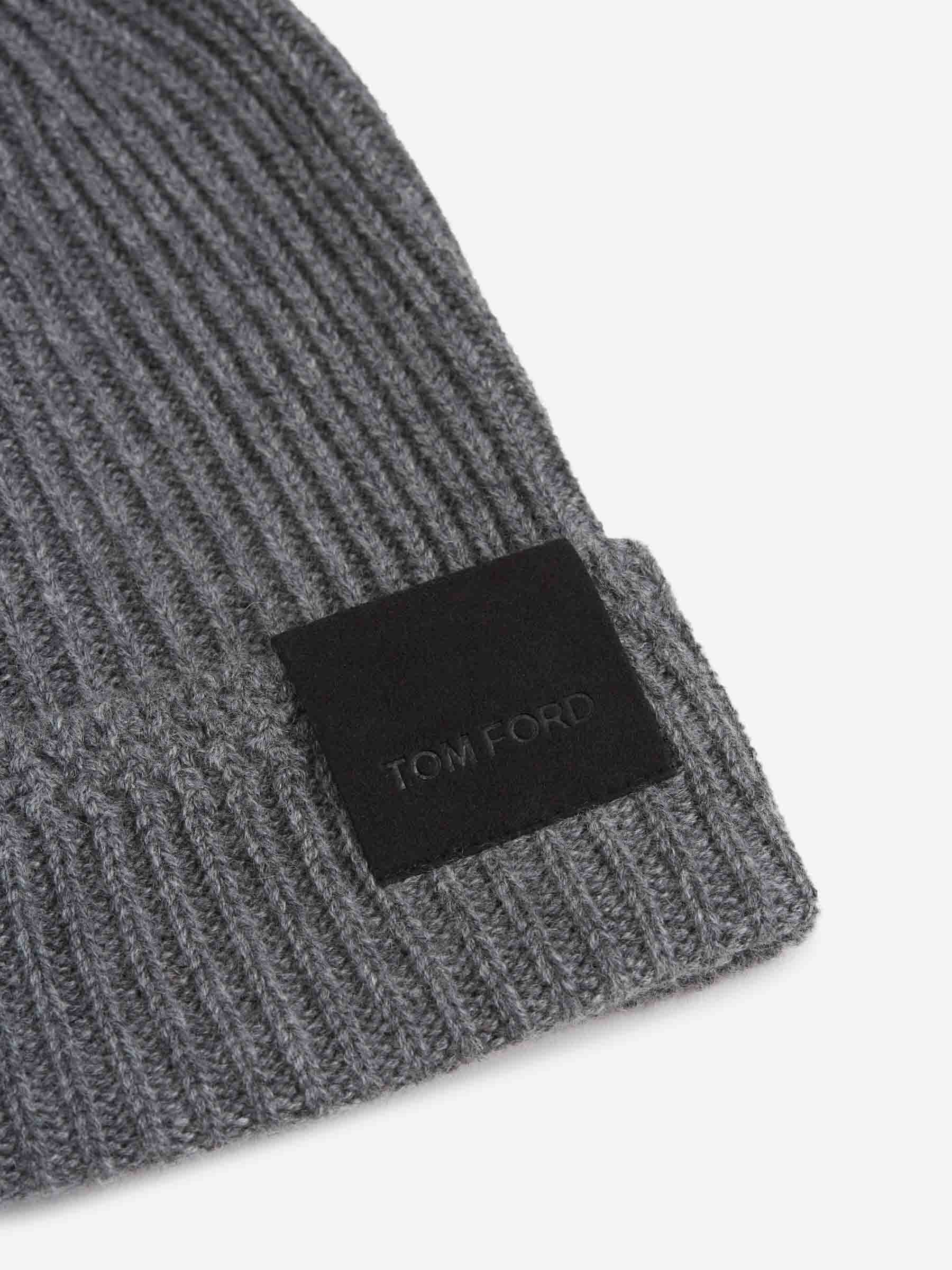 Tom Ford Hombre Barcelona Gorro Acanalado color Gris Piedra sku 689-000010 03 - Foto 3
