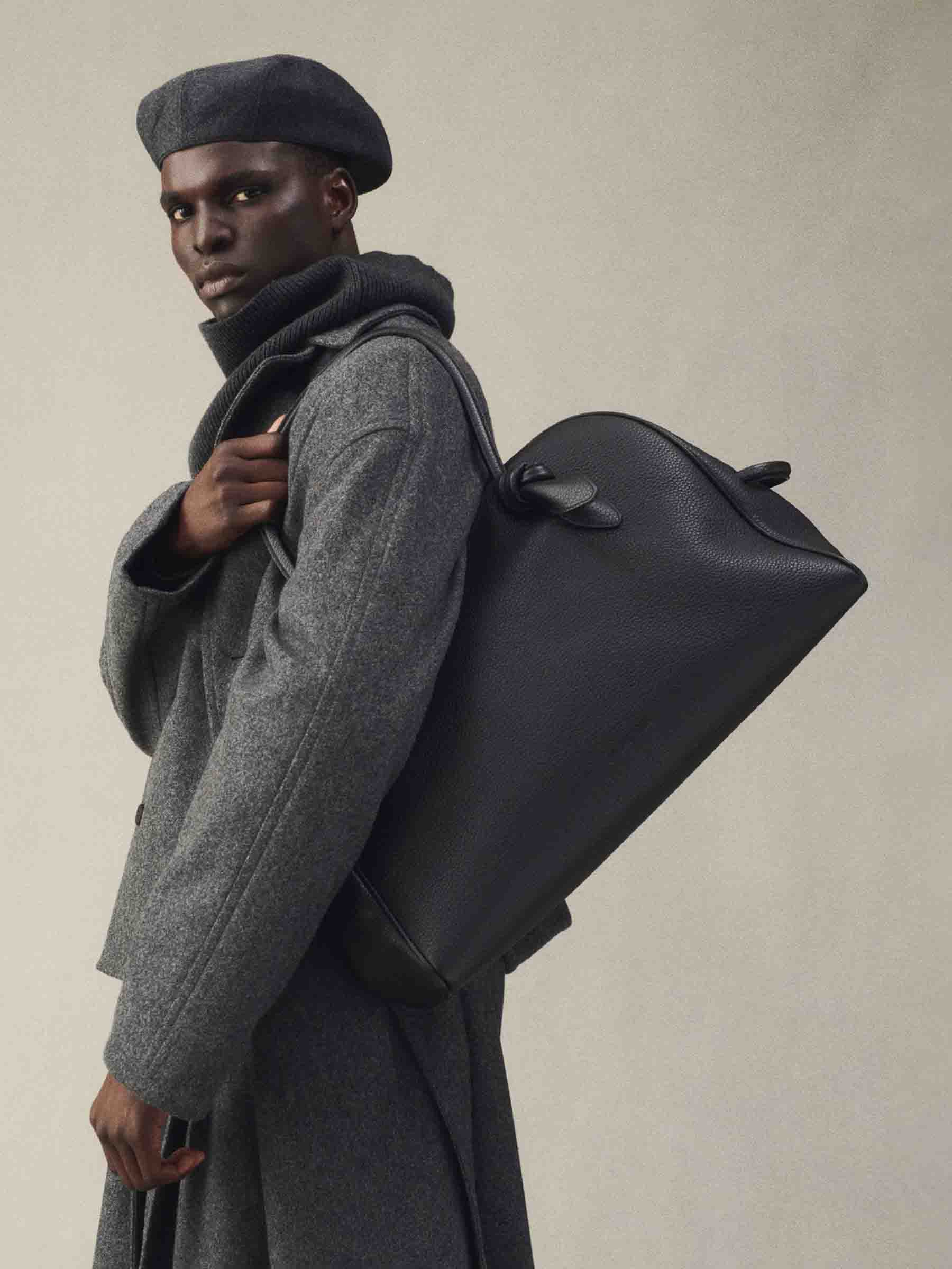 Jacquemus Hombre Barcelona Bolso Le Gran Turismo color Negro sku 692-002011 01 - Foto 3