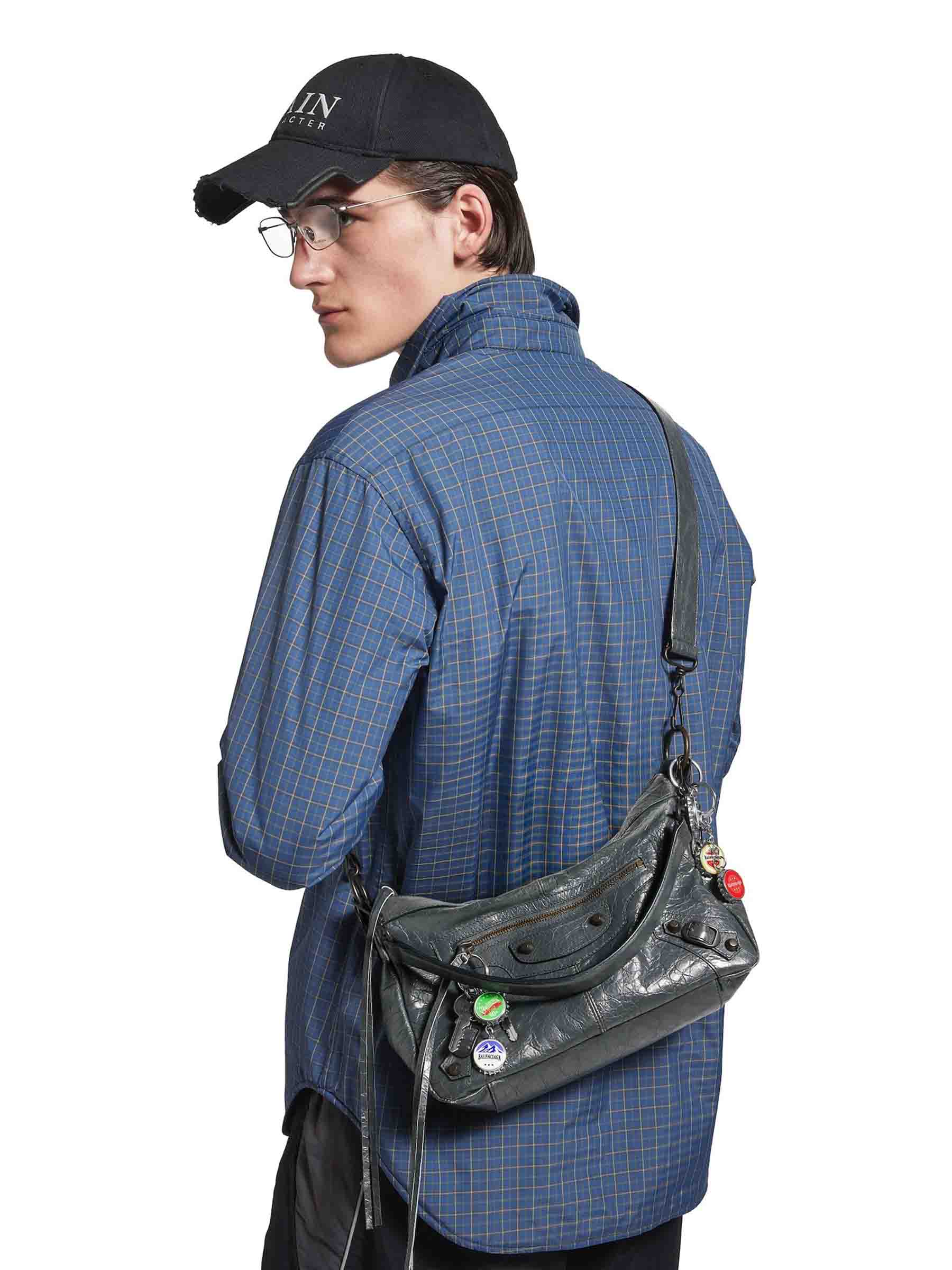 Balenciaga Hombre Barcelona Bolso Le City Charms color Gris Antracita sku 692-002060 01 - Foto 3