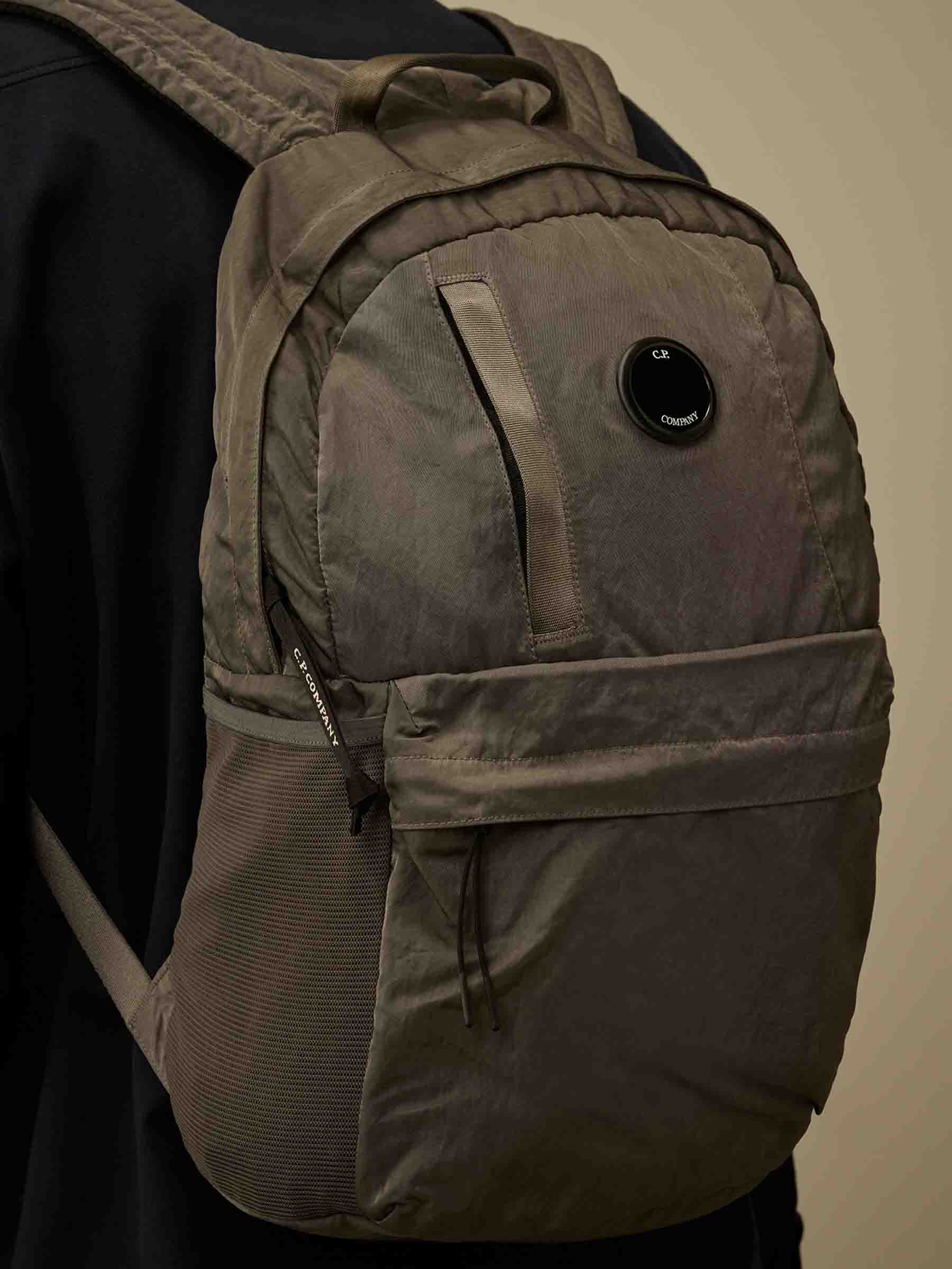 C.P. Company Hombre Barcelona Mochila B Lens color Gris Oscuro sku 693-000085 01 - Foto 3