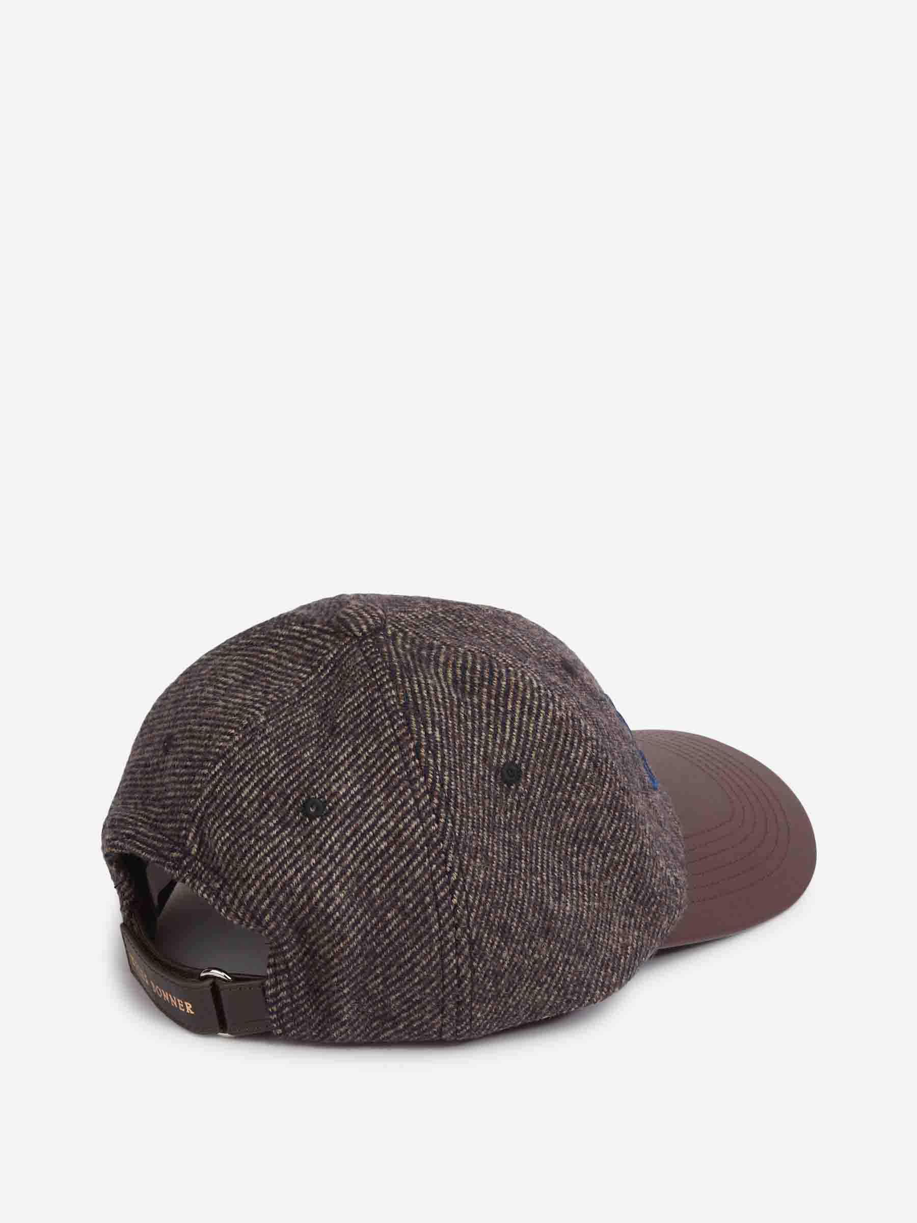 Wales Bonner Hombre Barcelona Gorra Visera Piel color Marrón Oscuro sku 695-001812 01 - Foto 3