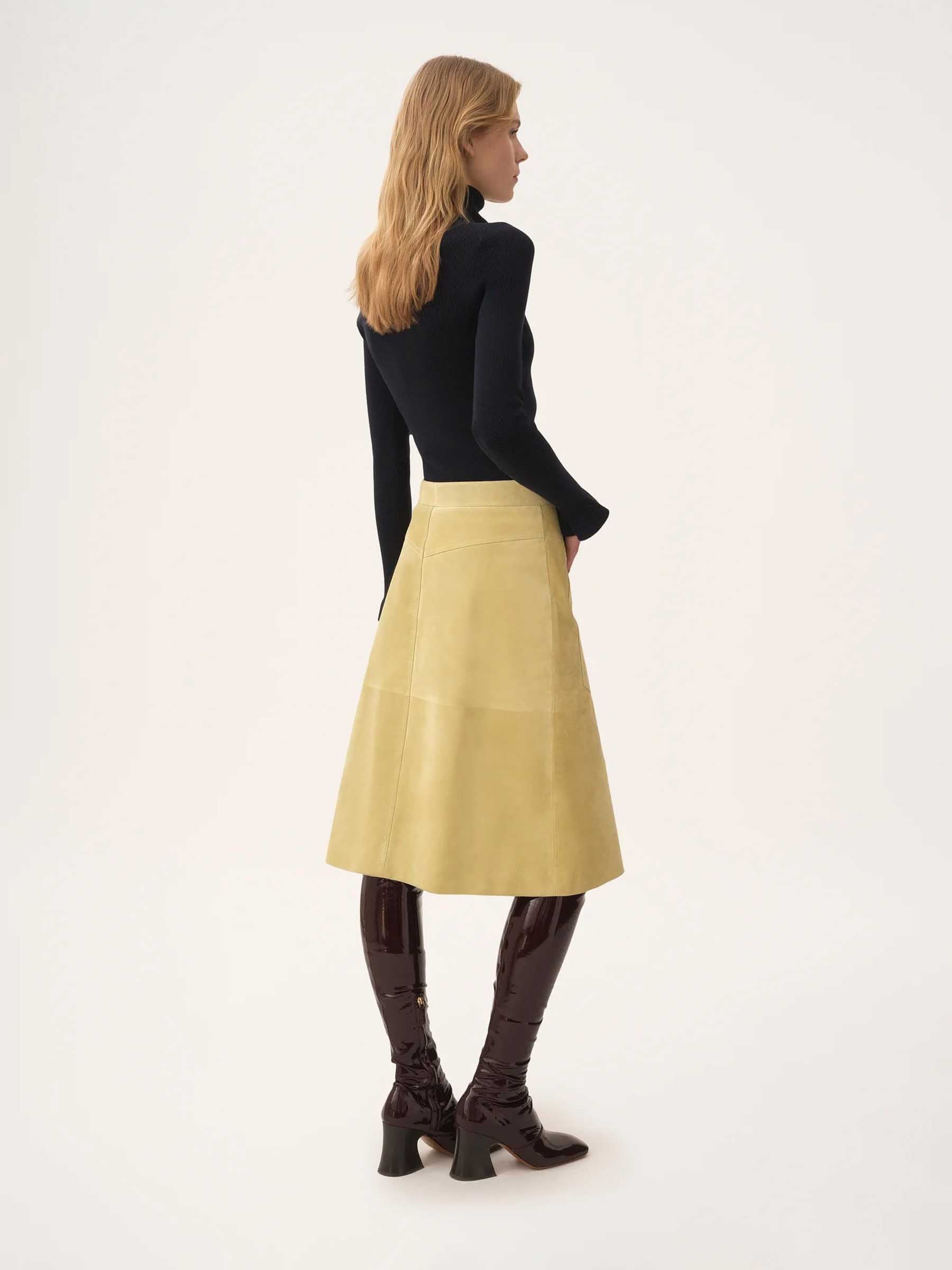 Chloé Mujer Barcelona Jersey Cuello Alto color Azul Noche sku 711-003310 01 - Foto 3