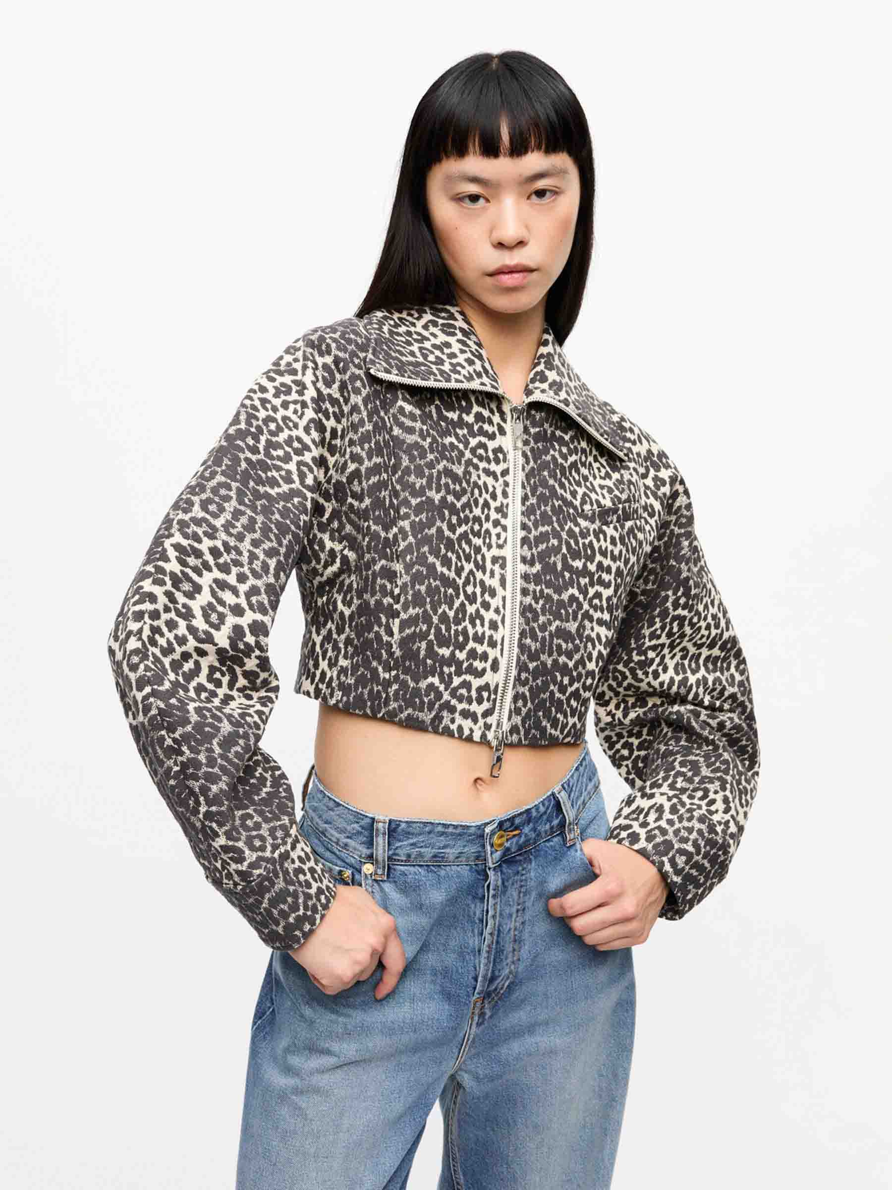 Ganni Mujer Barcelona Cazadora Cropped Cremallera color Leopardo sku 741-002227 01 - Foto 4