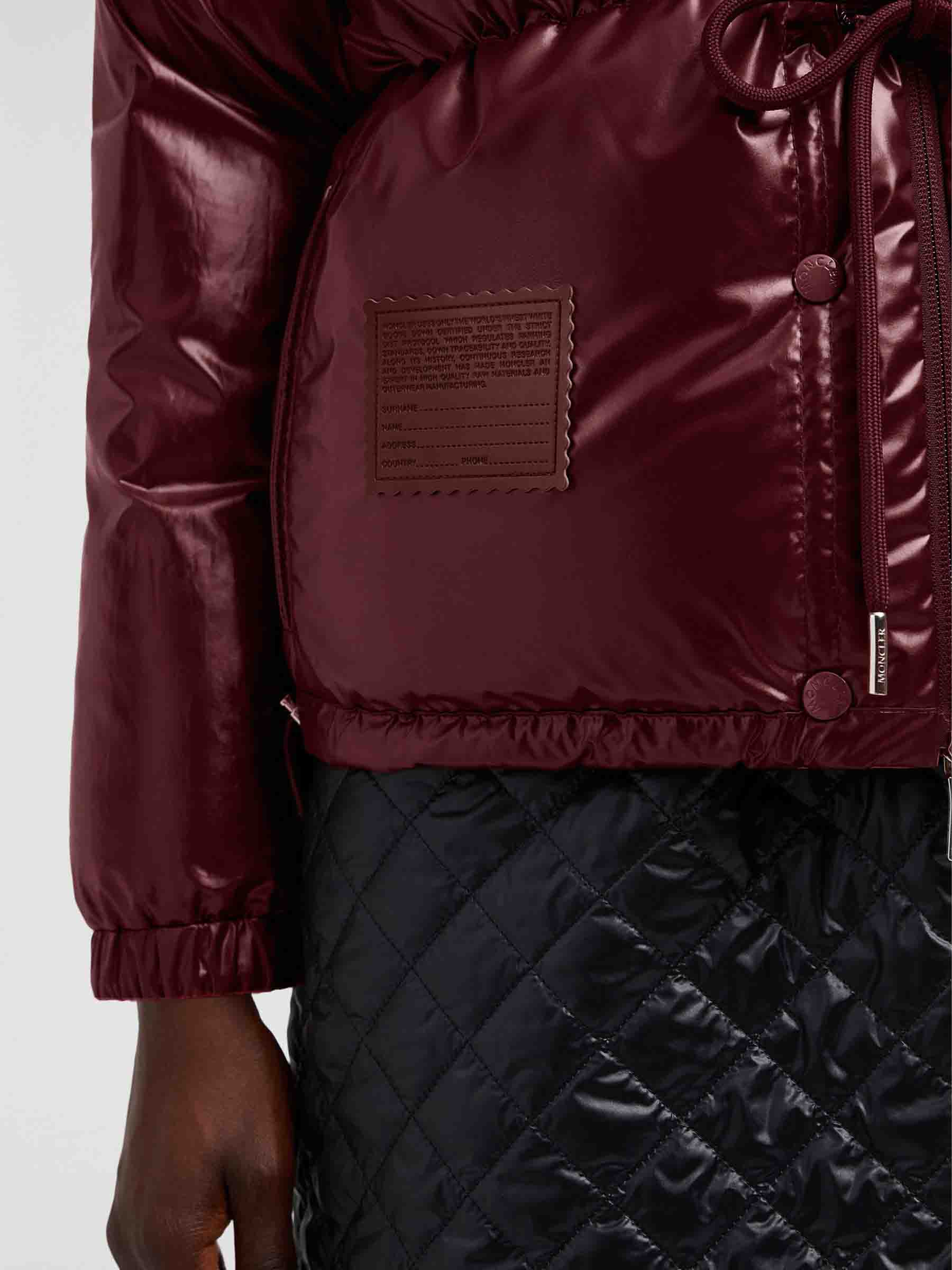 Moncler Verone Mujer Barcelona Chaqueta Acolchada Reversible color Coral sku 774-000506 03 - Foto 8