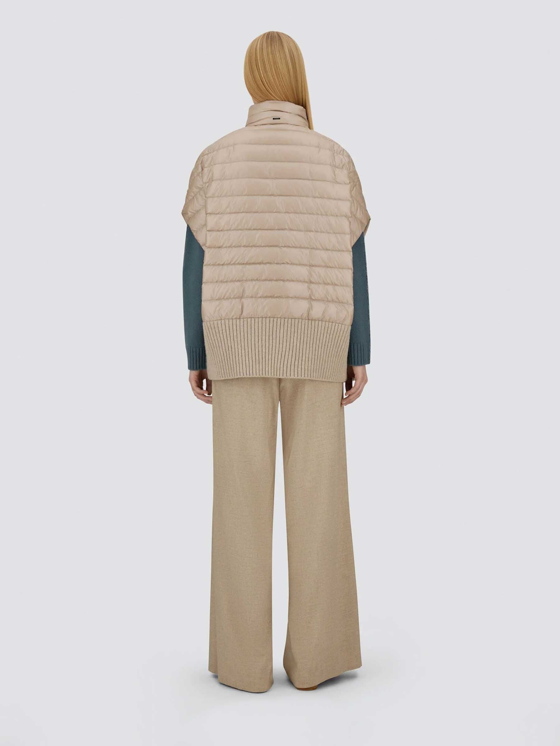 Herno Mujer Barcelona Poncho Resort Punto color Beige sku 775-000214 01 - Foto 3