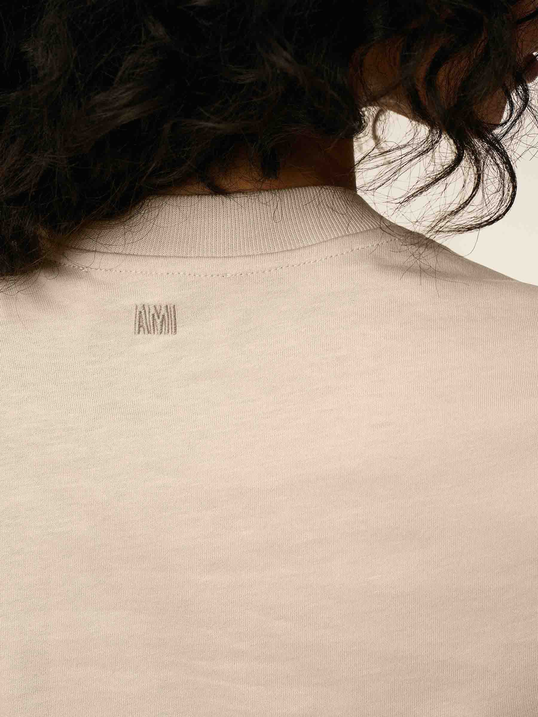 Ami Paris Mujer Barcelona Camiseta Coeur Bordado color Beige sku 782-001801 03 - Foto 3