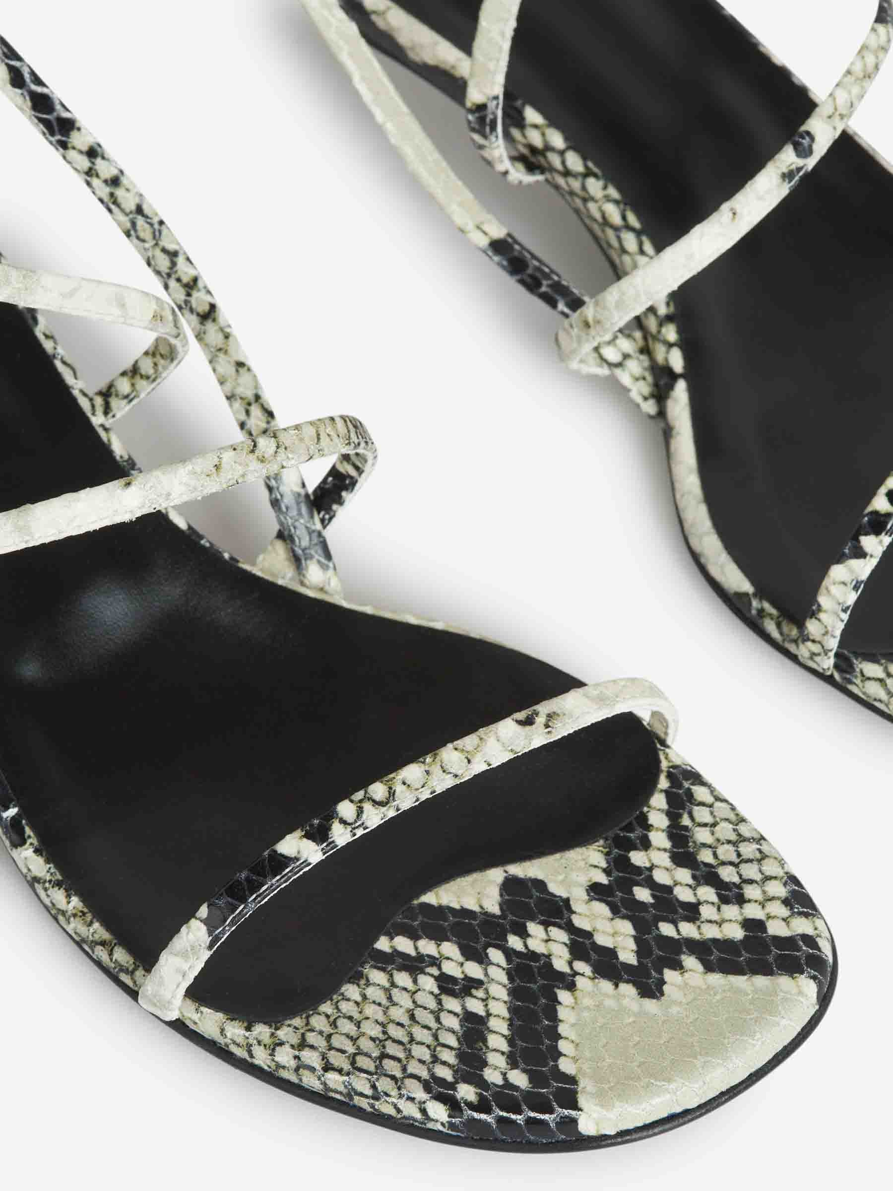 Khaite Mujer Barcelona Sandalias Kitten Heel color Negro sku 800-005452 01 - Foto 5