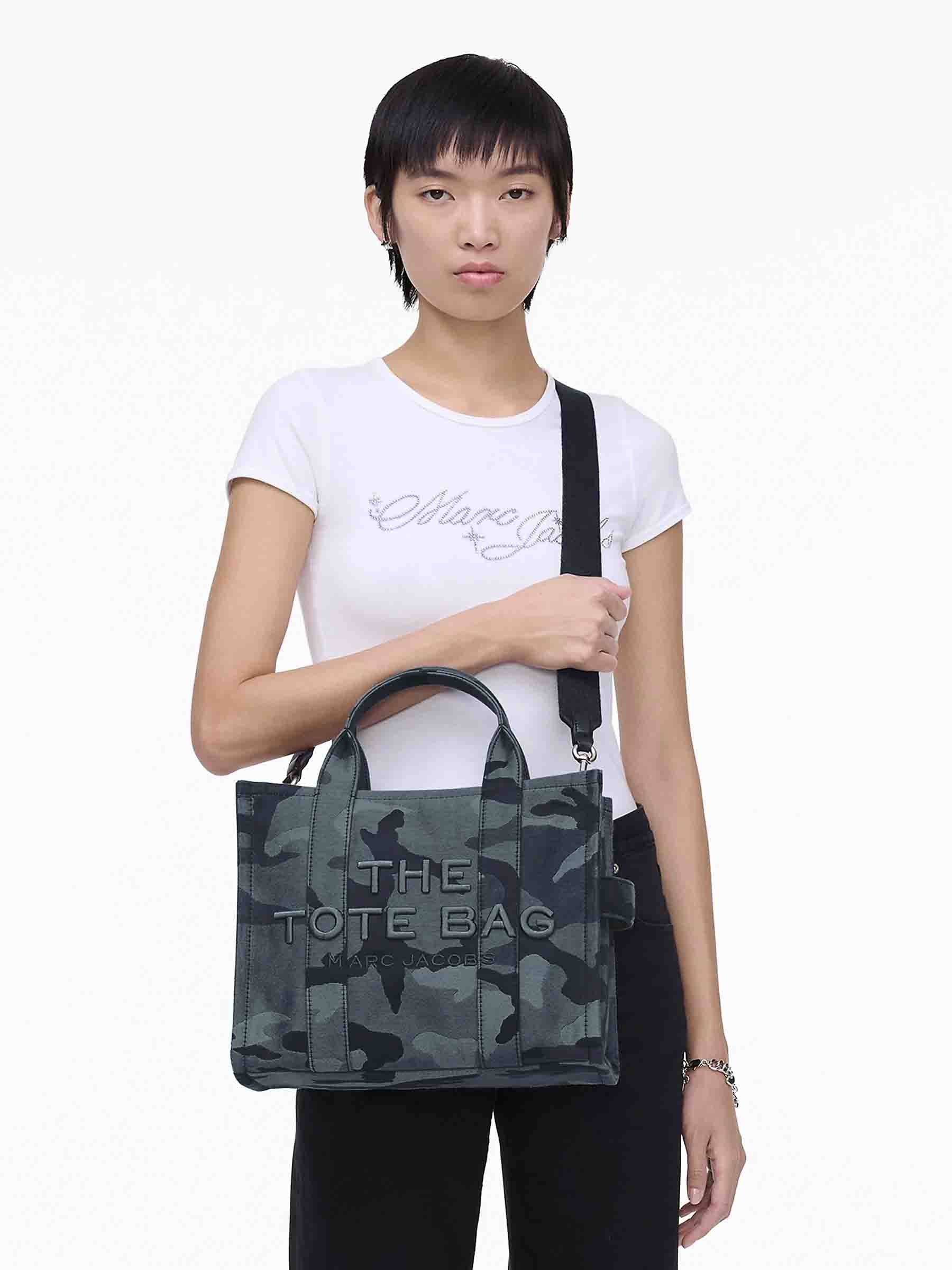 Marc Jacobs Mujer Barcelona Bolso The Camo Jacquard Medium Tote Bag color Camuflaje Azul sku 810-008130 01 - Foto 2