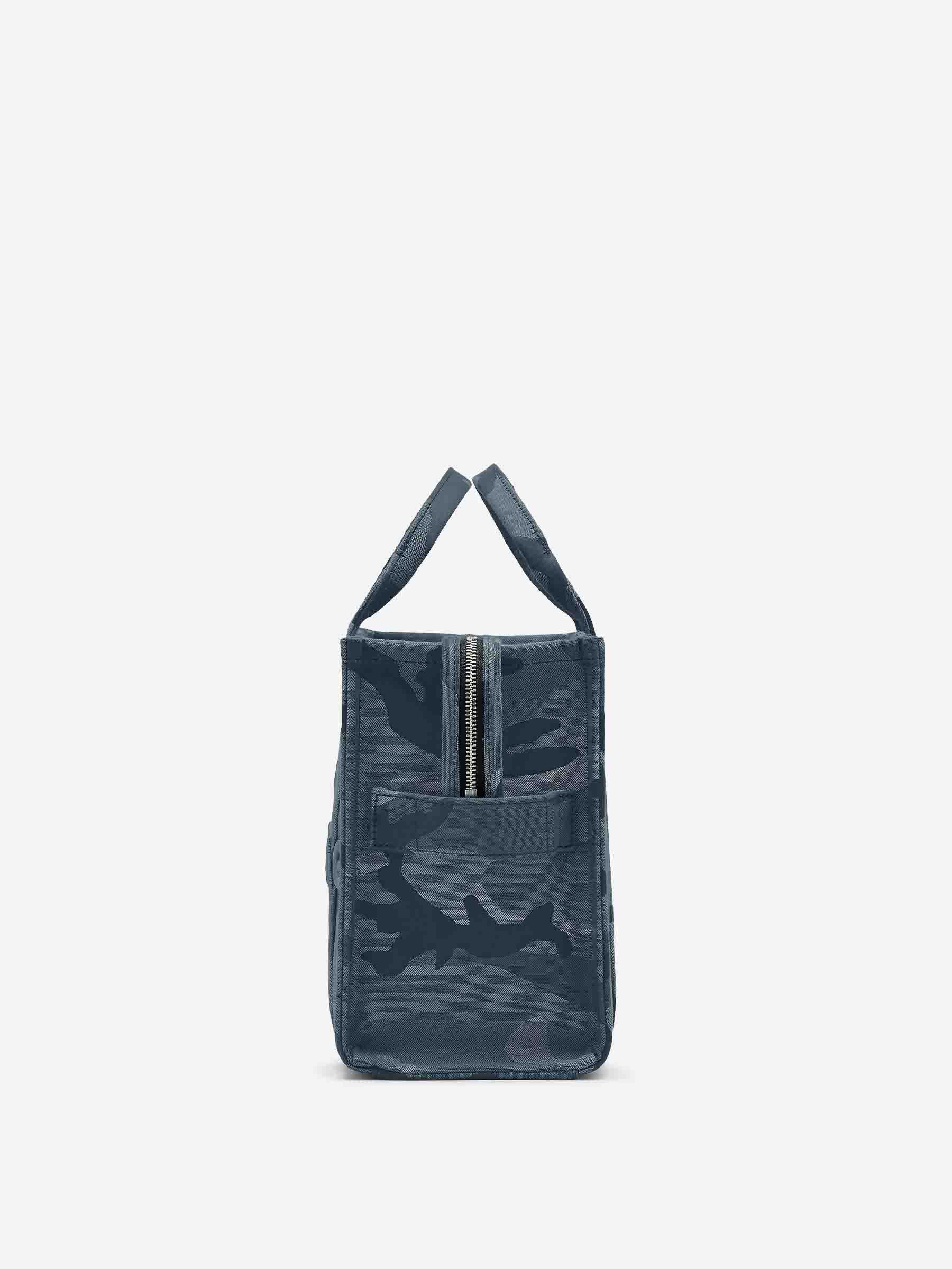 Marc Jacobs Mujer Barcelona Bolso The Camo Jacquard Medium Tote Bag color Camuflaje Azul sku 810-008130 01 - Foto 5