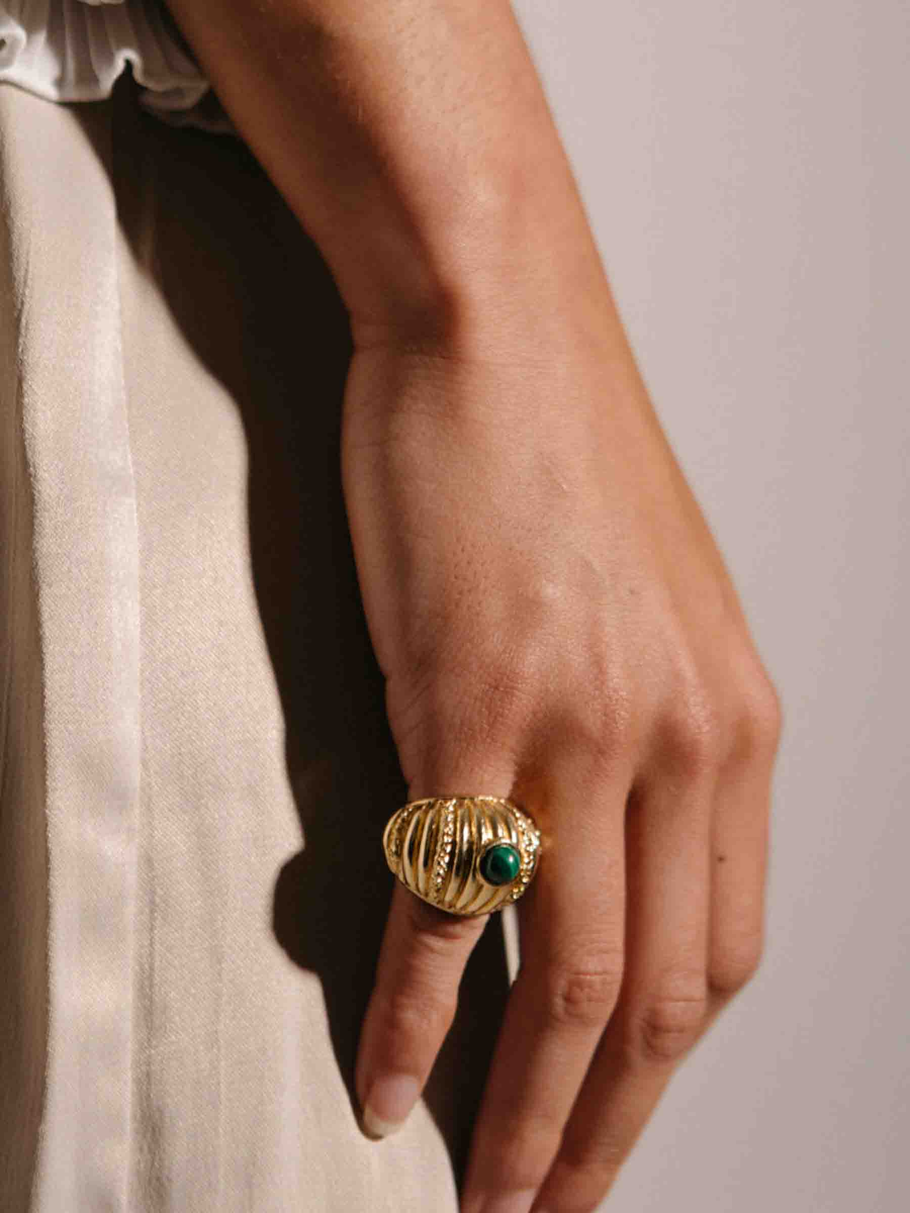 Paola Sighinolfi Mujer Barcelona Anillo Small Reef color Verde Oscuro sku 850-001491 01 - Foto 2