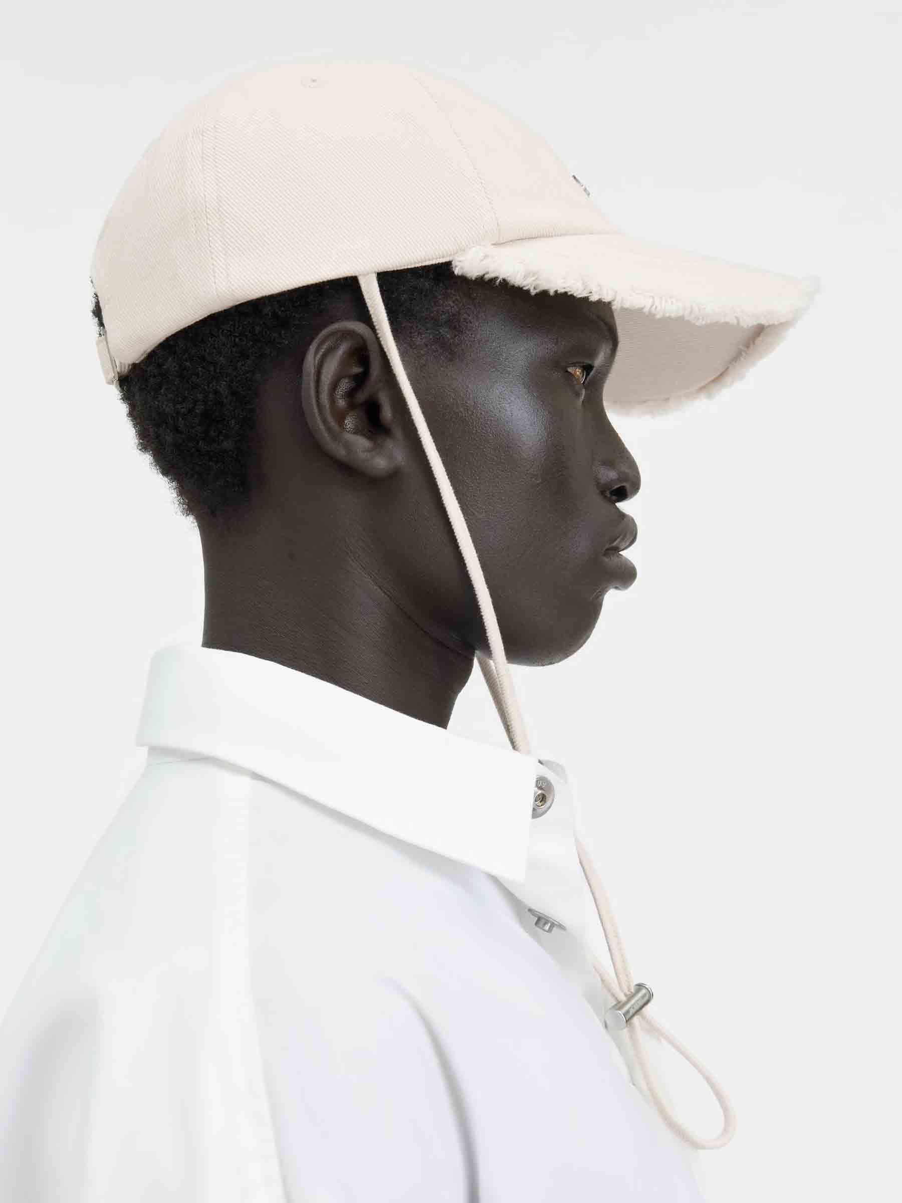 Jacquemus Mujer Barcelona Gorra Artichaut color Blanco sku 899-001990 01 - Foto 3