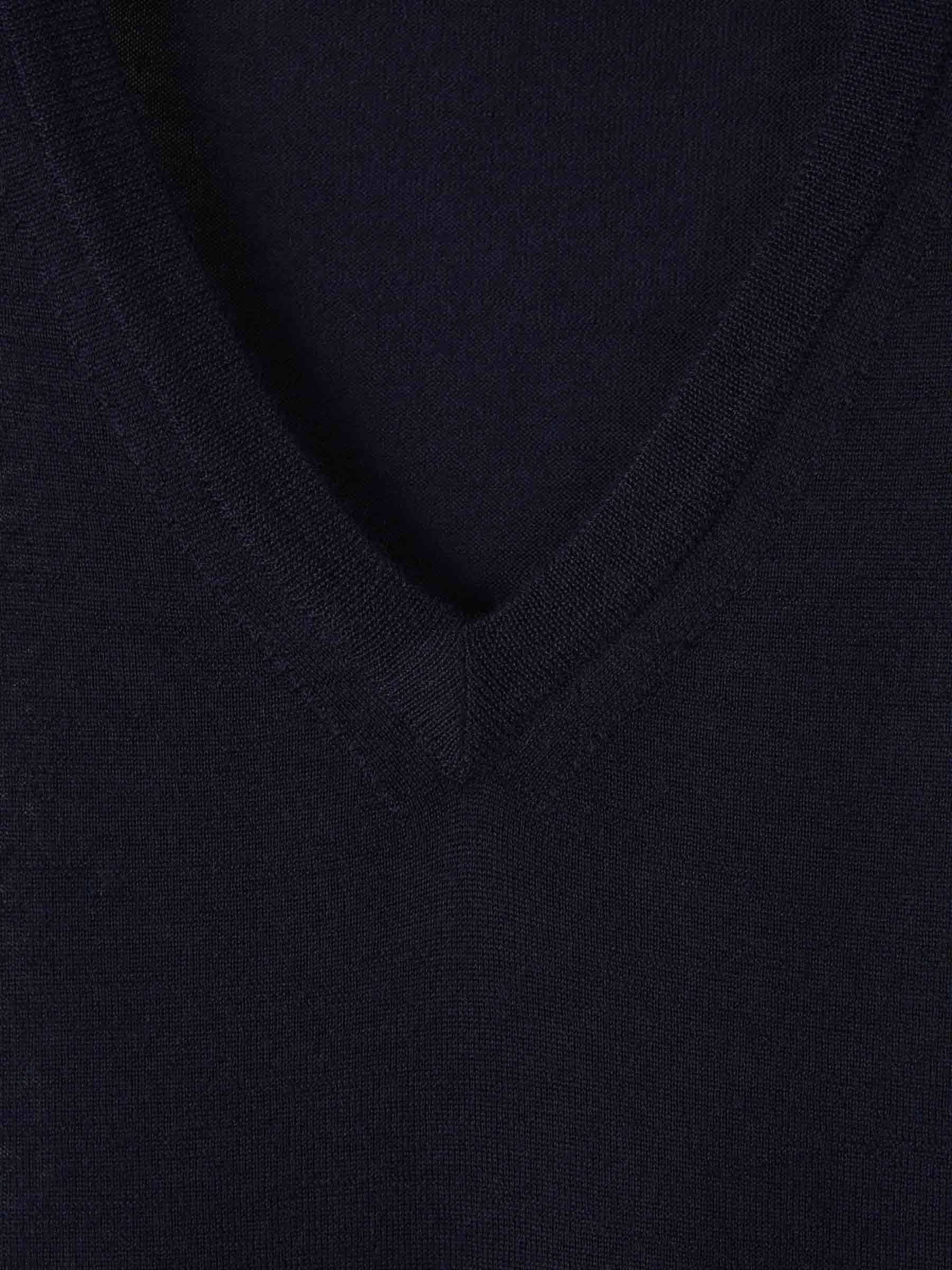 Santa Eulalia Hombre Barcelona Jersey Pico Cashmere color Azul Denim Oscuro sku 542-002425 04 - Foto 3