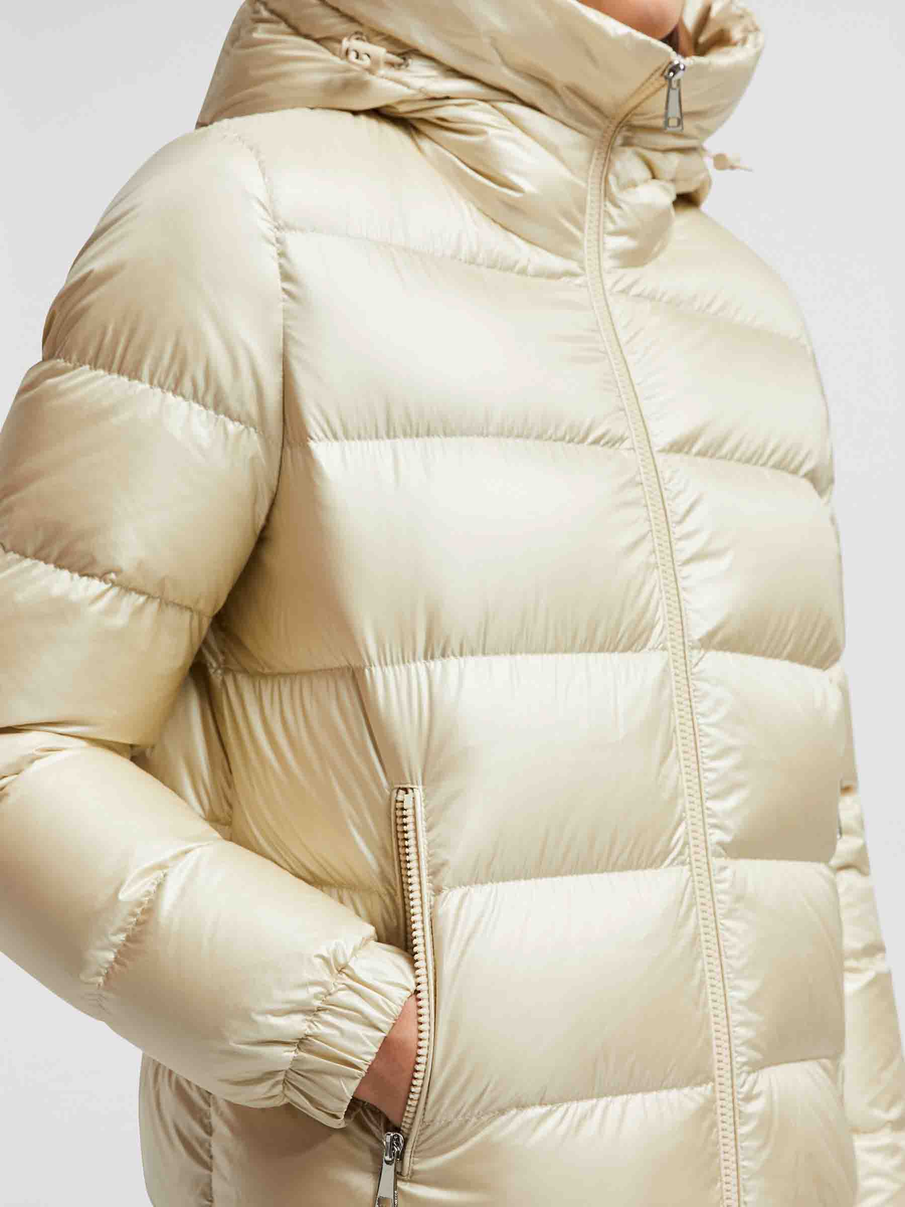 Moncler Mujer Barcelona Chaqueta Acolchada Biron color Blanco sku 774-000532 01 - Foto 5